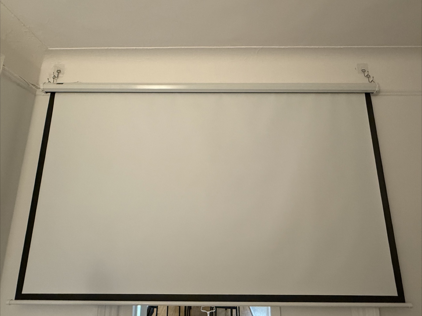 VIVOHOME 120-inch 16:9 Manual Projector Screen