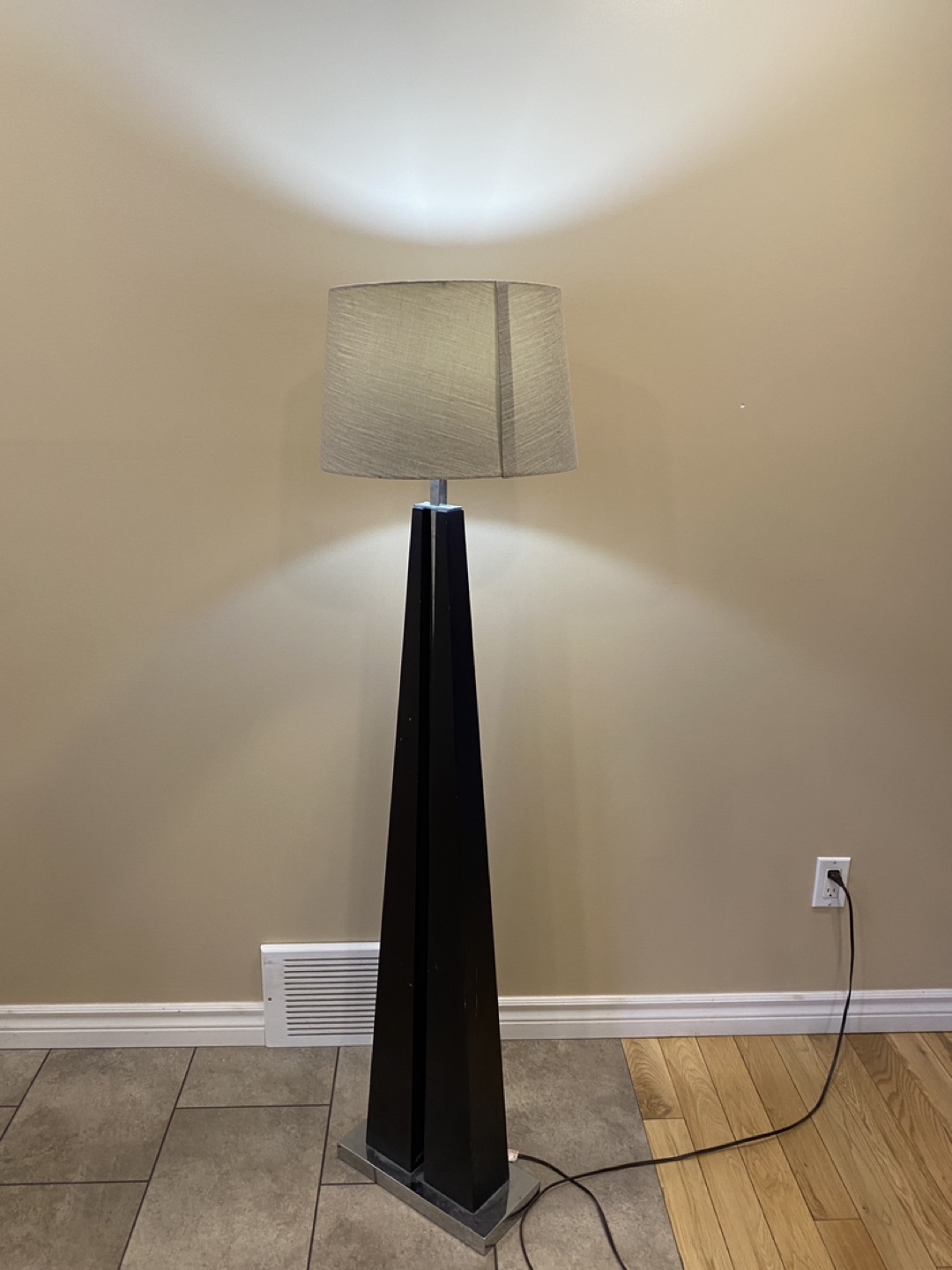 Luxury Modern Floor Lamp (CAN DELIVER)
