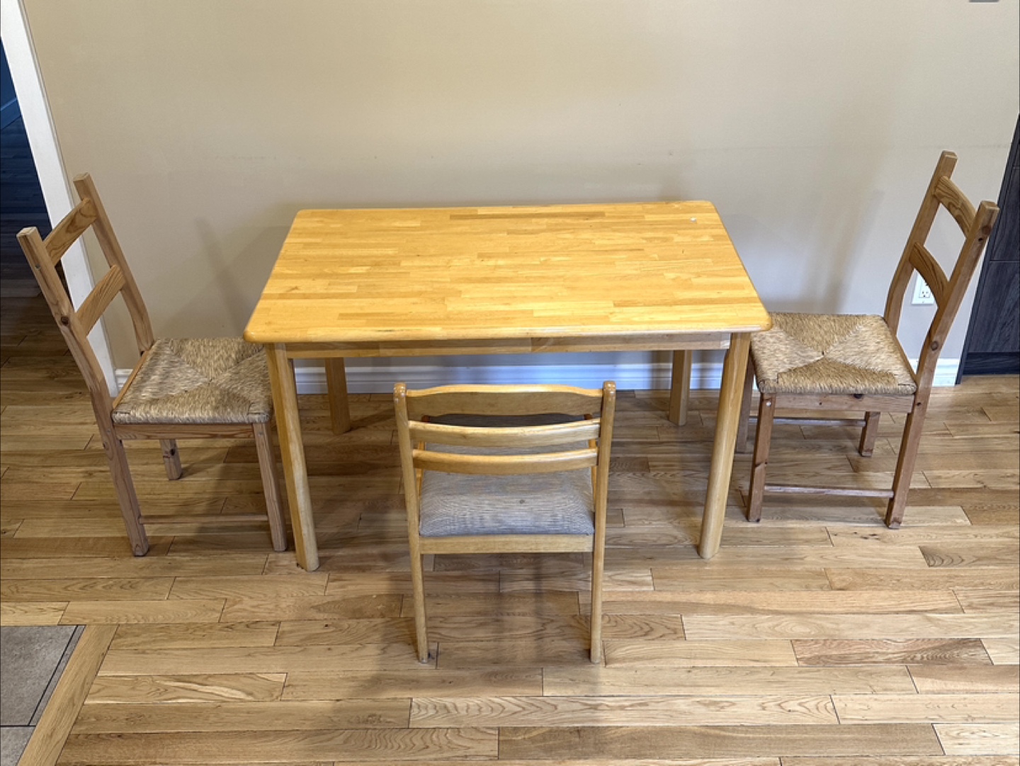 Beautiful Wood Dining Table with 3 Chairs (CAN DELIVER) - photo 3