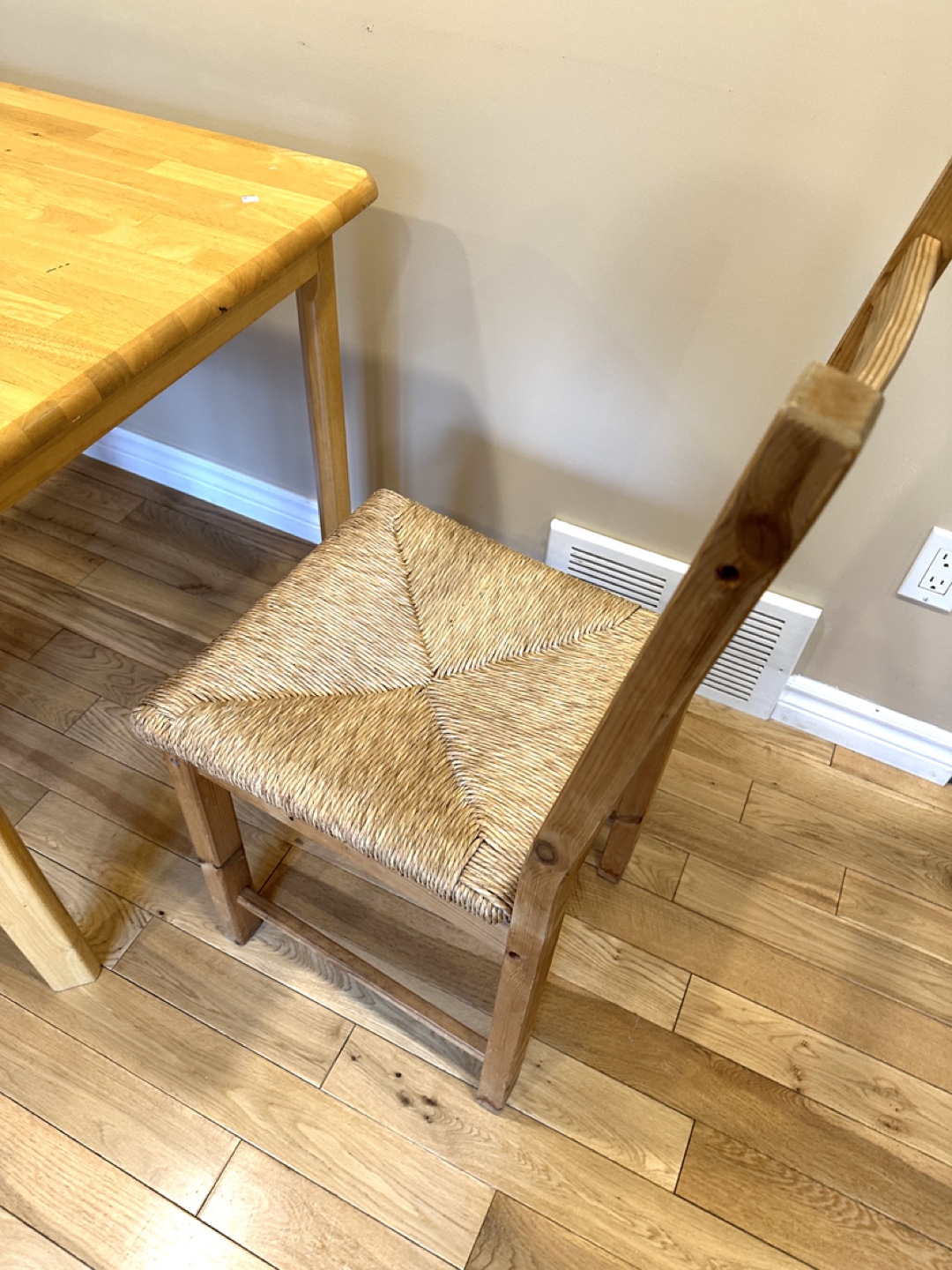 Beautiful Wood Dining Table with 3 Chairs (CAN DELIVER) - photo 5