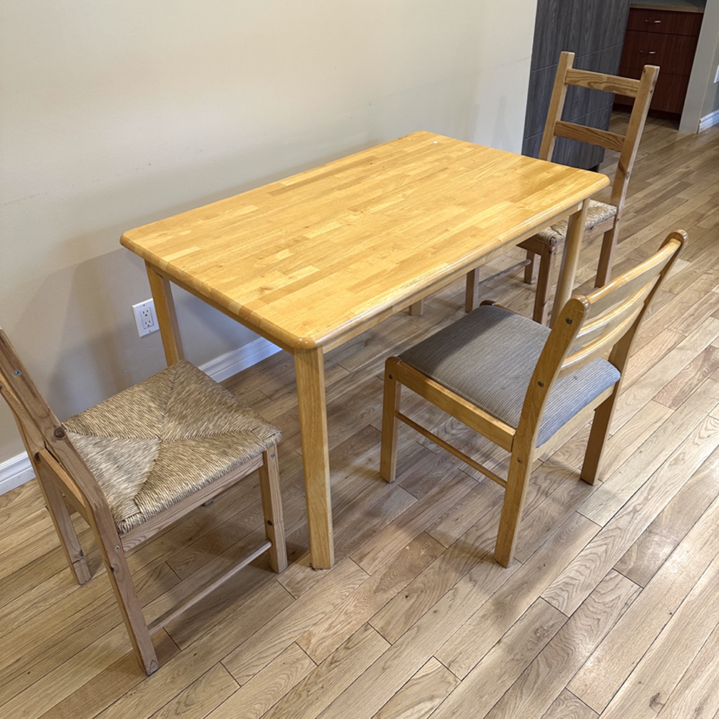 Beautiful Wood Dining Table with 3 Chairs (CAN DELIVER)
