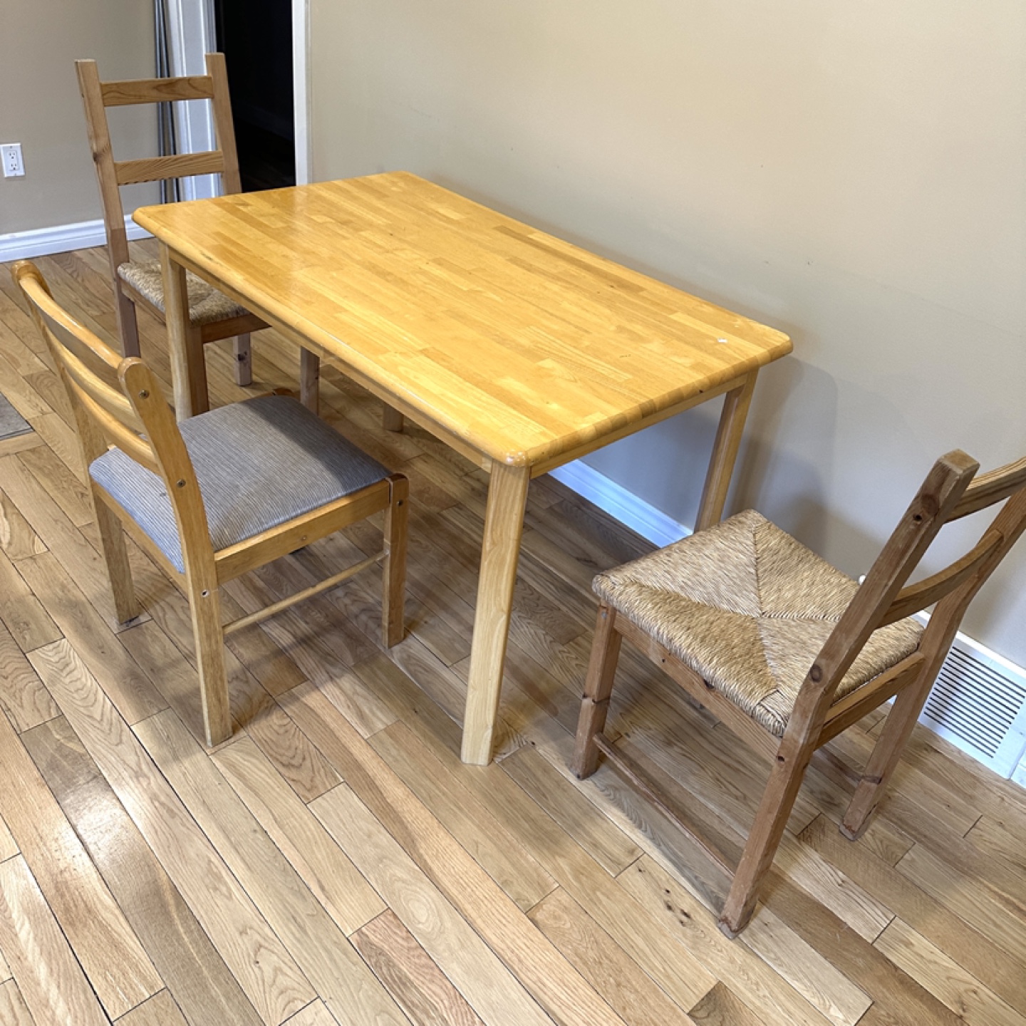 Beautiful Wood Dining Table with 3 Chairs (CAN DELIVER) - photo 4