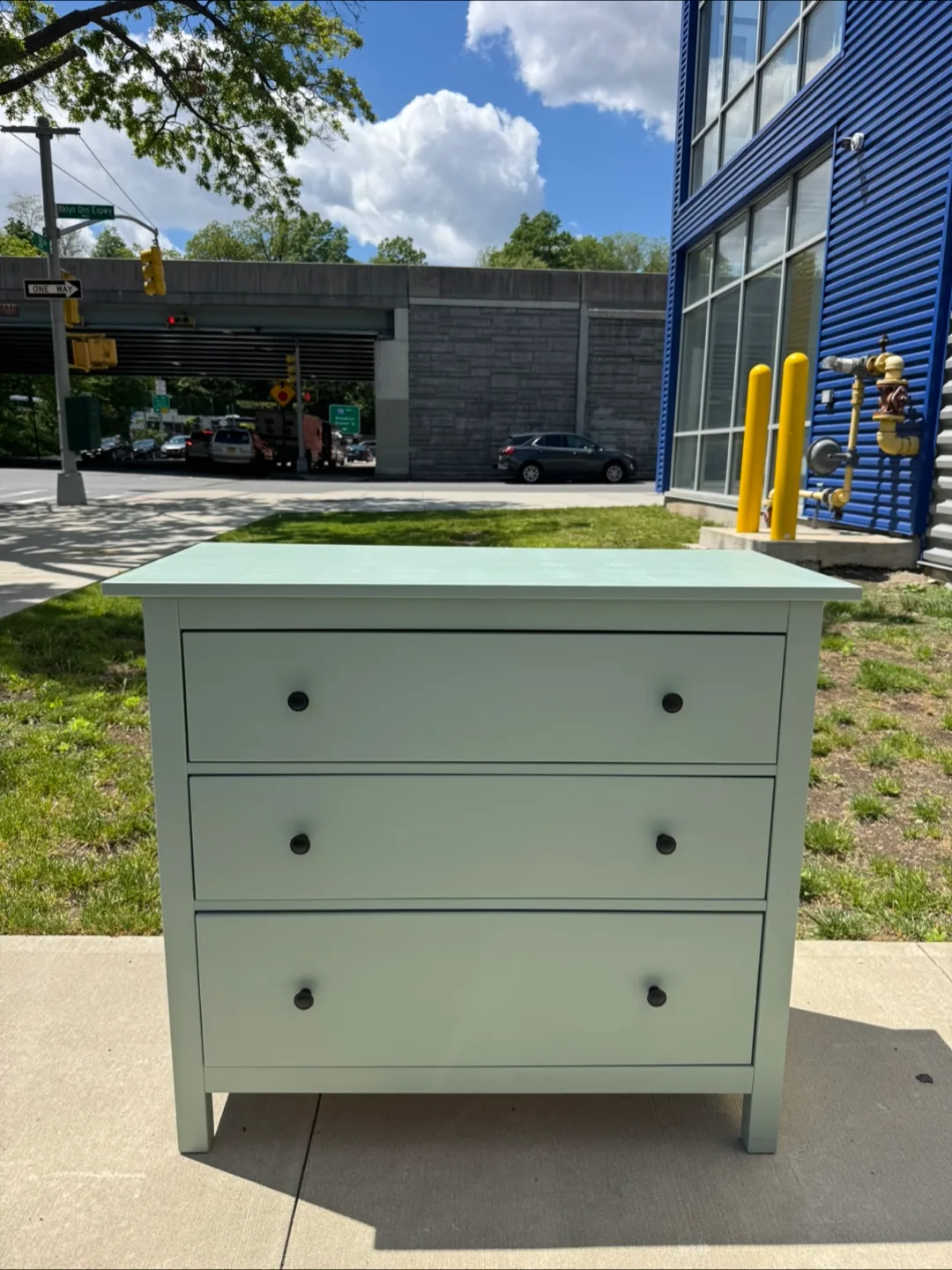Free deliver dresser thumbnail