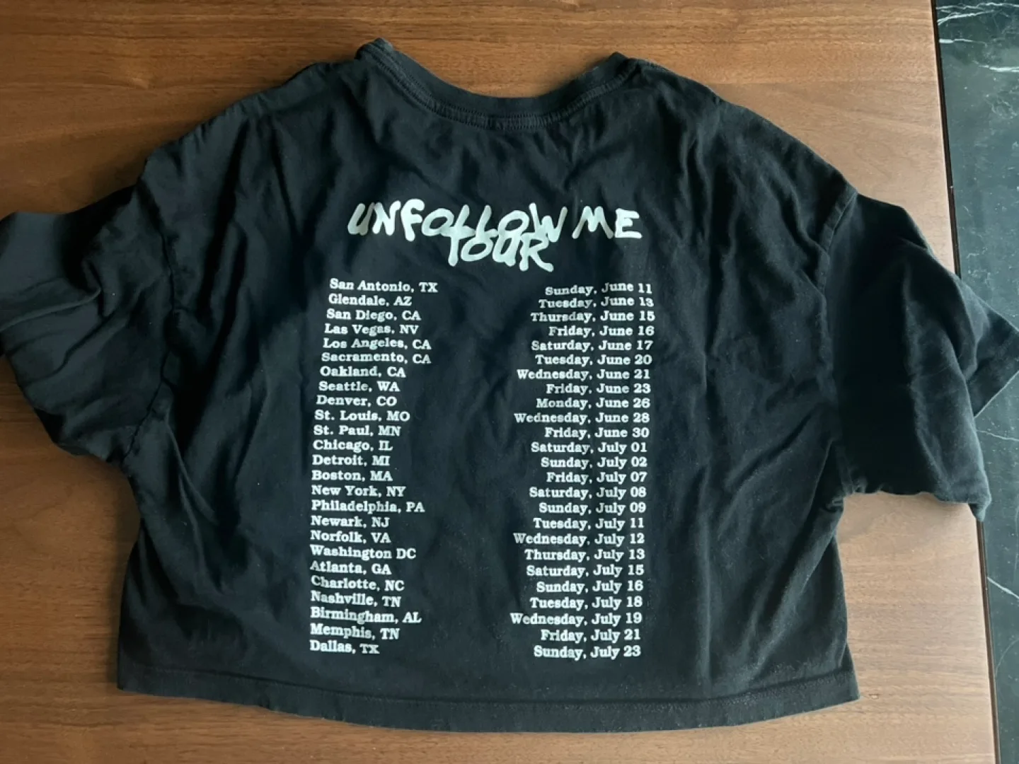 Erkyah Badu Unfollow Me Tour Crop Top image indicator(2)