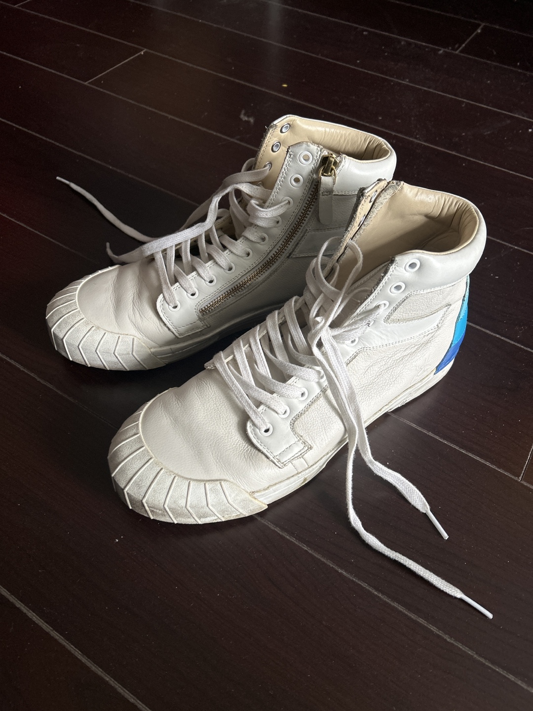 🥕John Fluevog White Leather High-Top Sneakers with Zipper