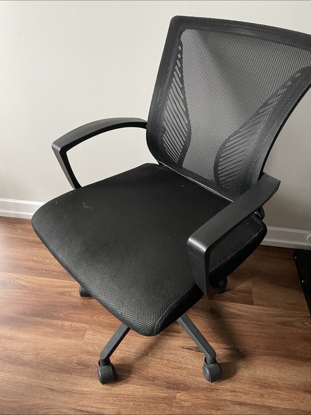 Black Mesh Office Chair - photo 2
