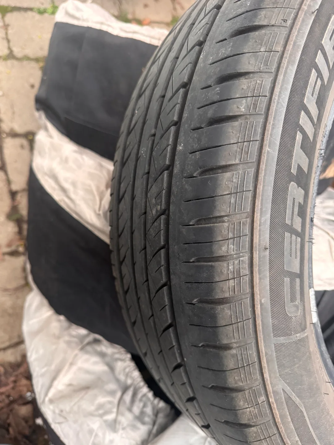 Used 215/60R17 All-Season Tires image indicator(2)