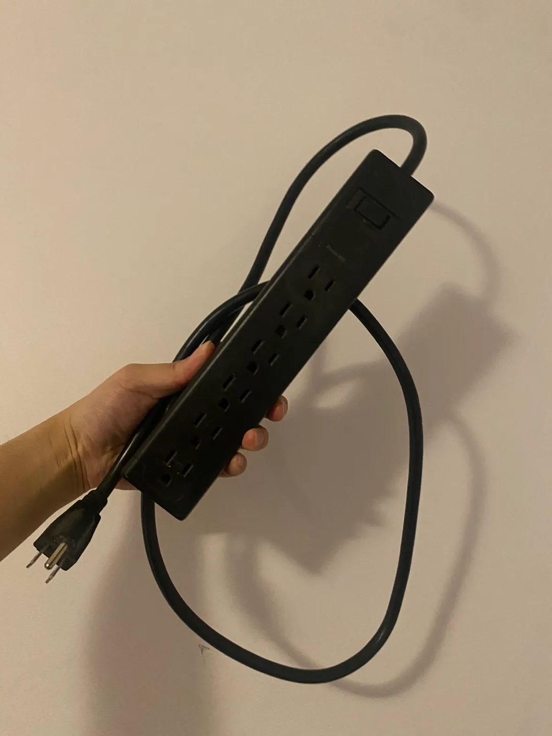 Black 6-Outlet Surge Protector Power Bar thumbnail