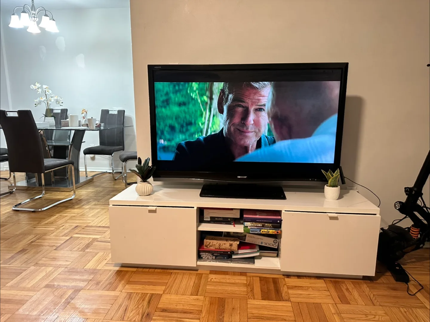 Sharp Aquos LC-52D64U 52-inch  TV thumbnail