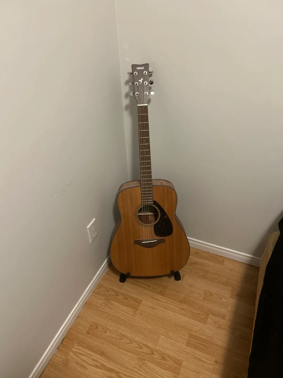 Yamaha FG800M Acoustic Guitar with Stand thumbnail