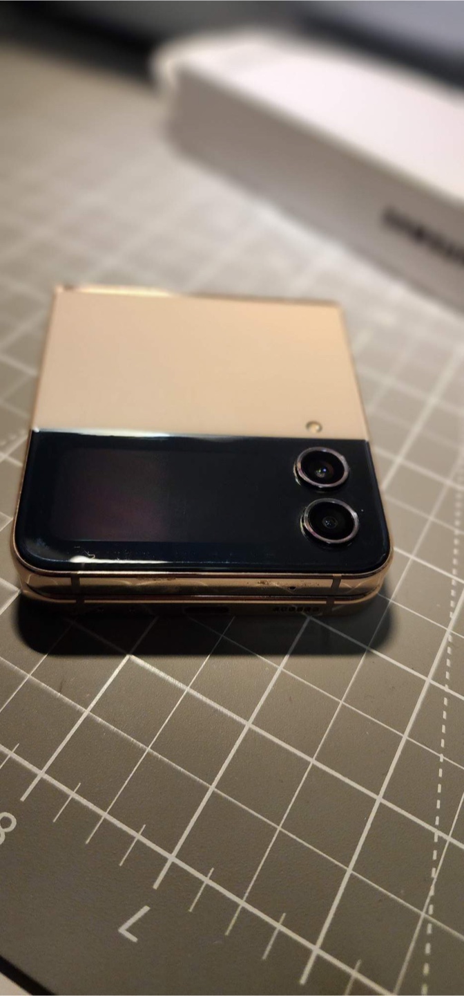 Samsung Galaxy Z Flip 4 - Beige - photo 2