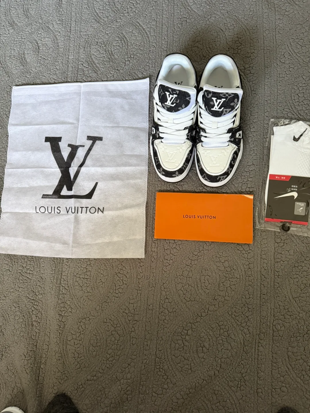Louis Vuitton LV Trainer Sneakers thumbnail
