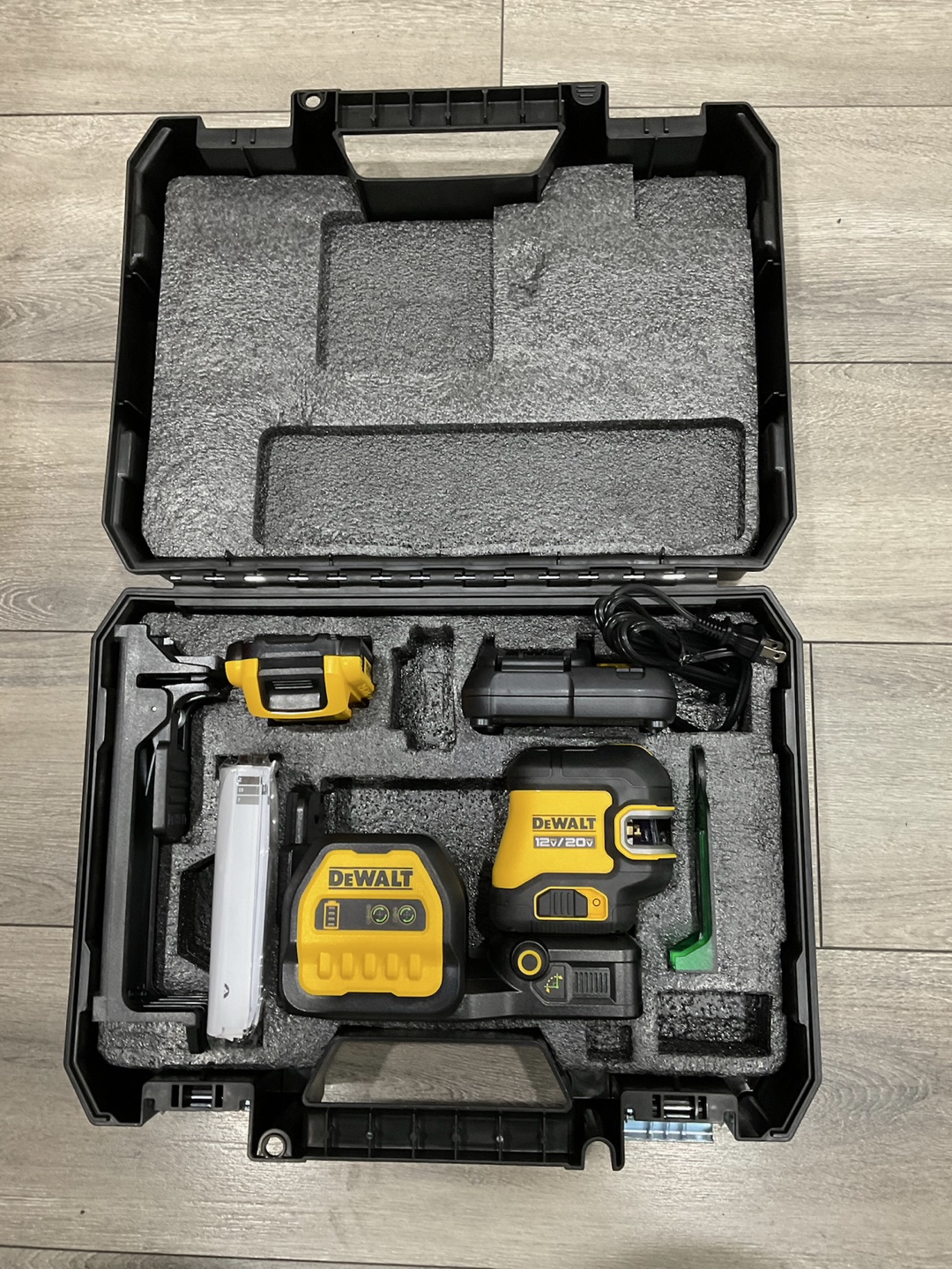 Dewalt Green 6-Piece Laser Level Kit - DCLE34520G - photo 2