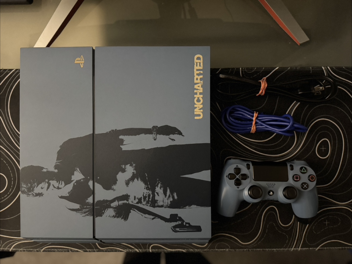 LIMITED EDITION Uncharted 4- ps4 console & 2 Games - photo 2
