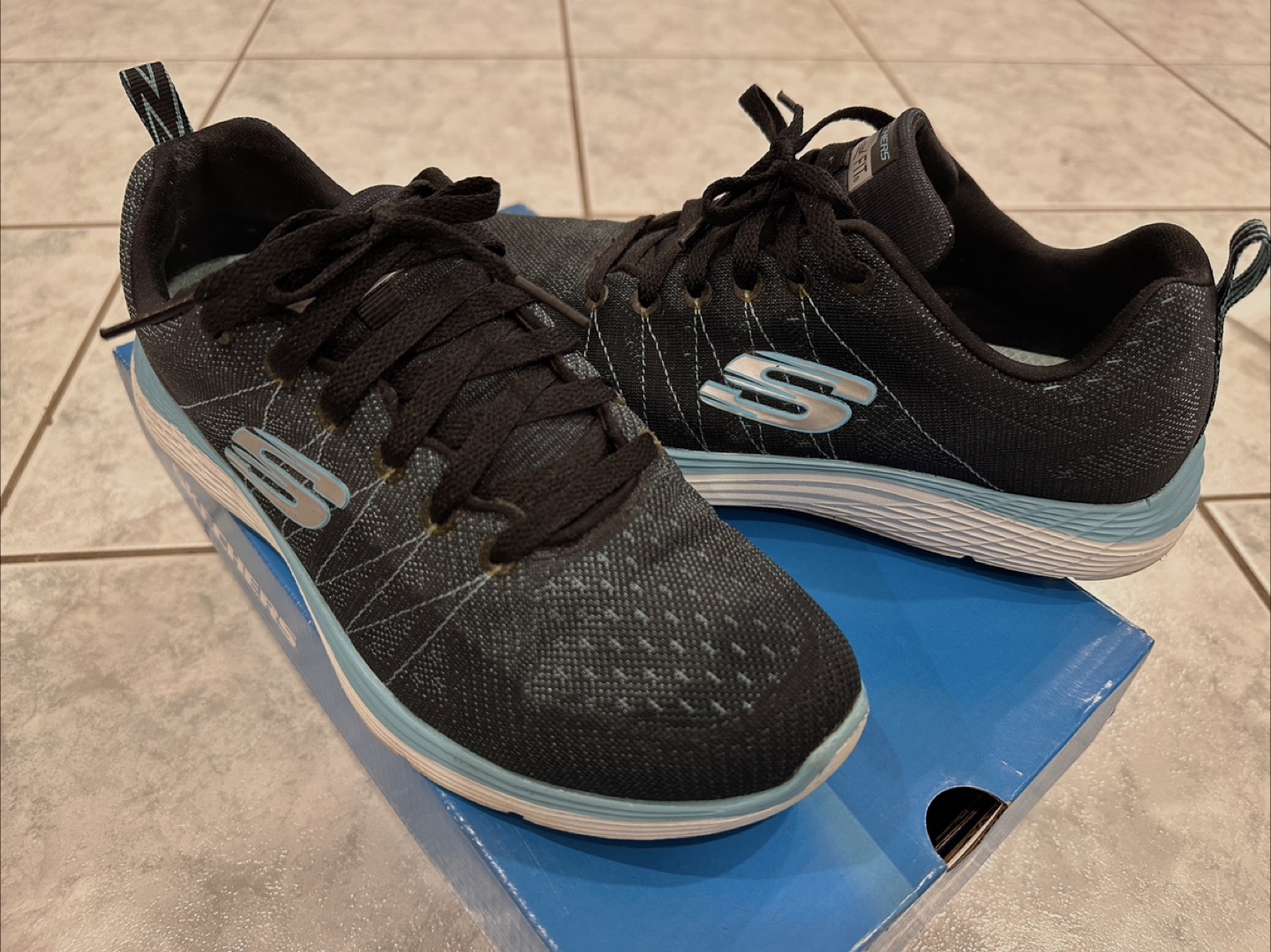 Skechers Women's Size 8.5 Running Shoes - photo 2