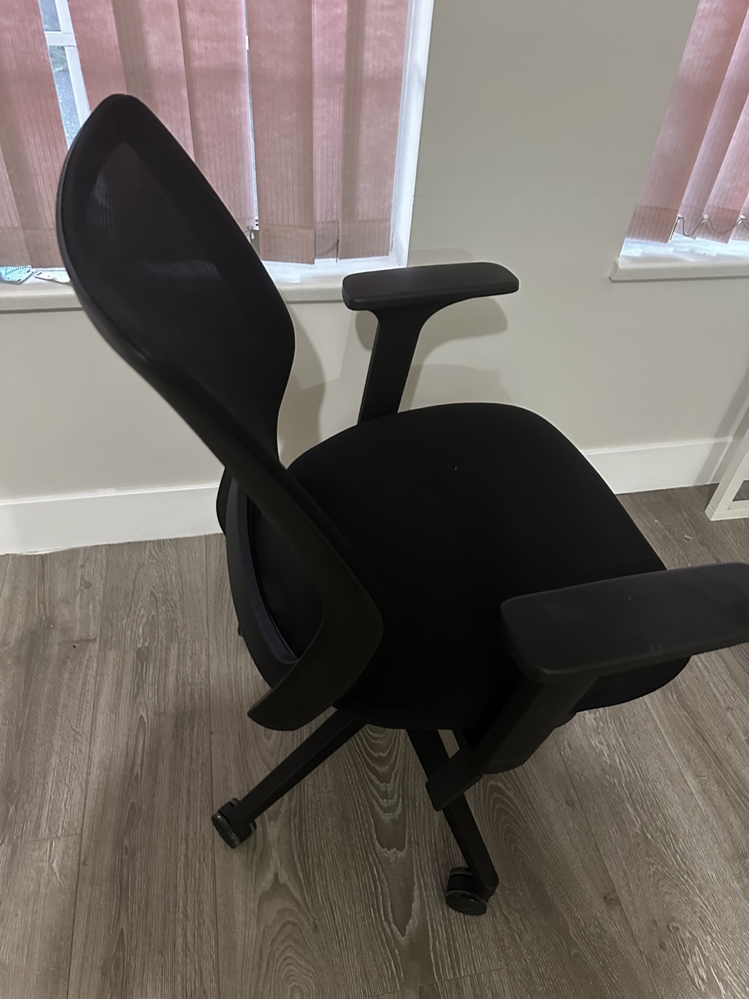 Black Mesh Office Chair - photo 3