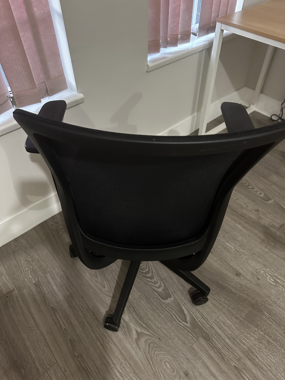 Black Mesh Office Chair - photo 4