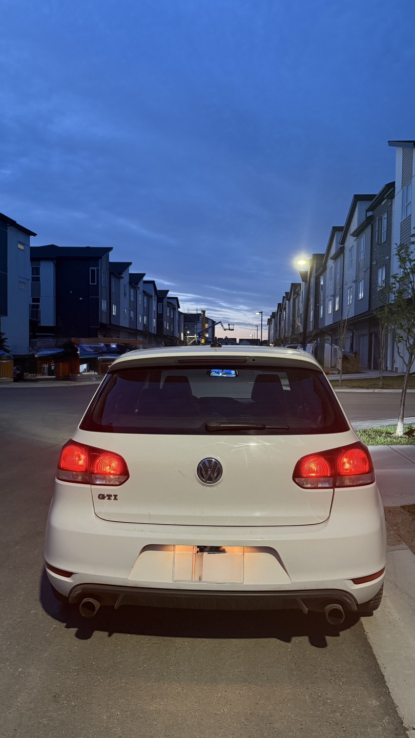 2011 Volkswagen GTI 2-Door - photo 4