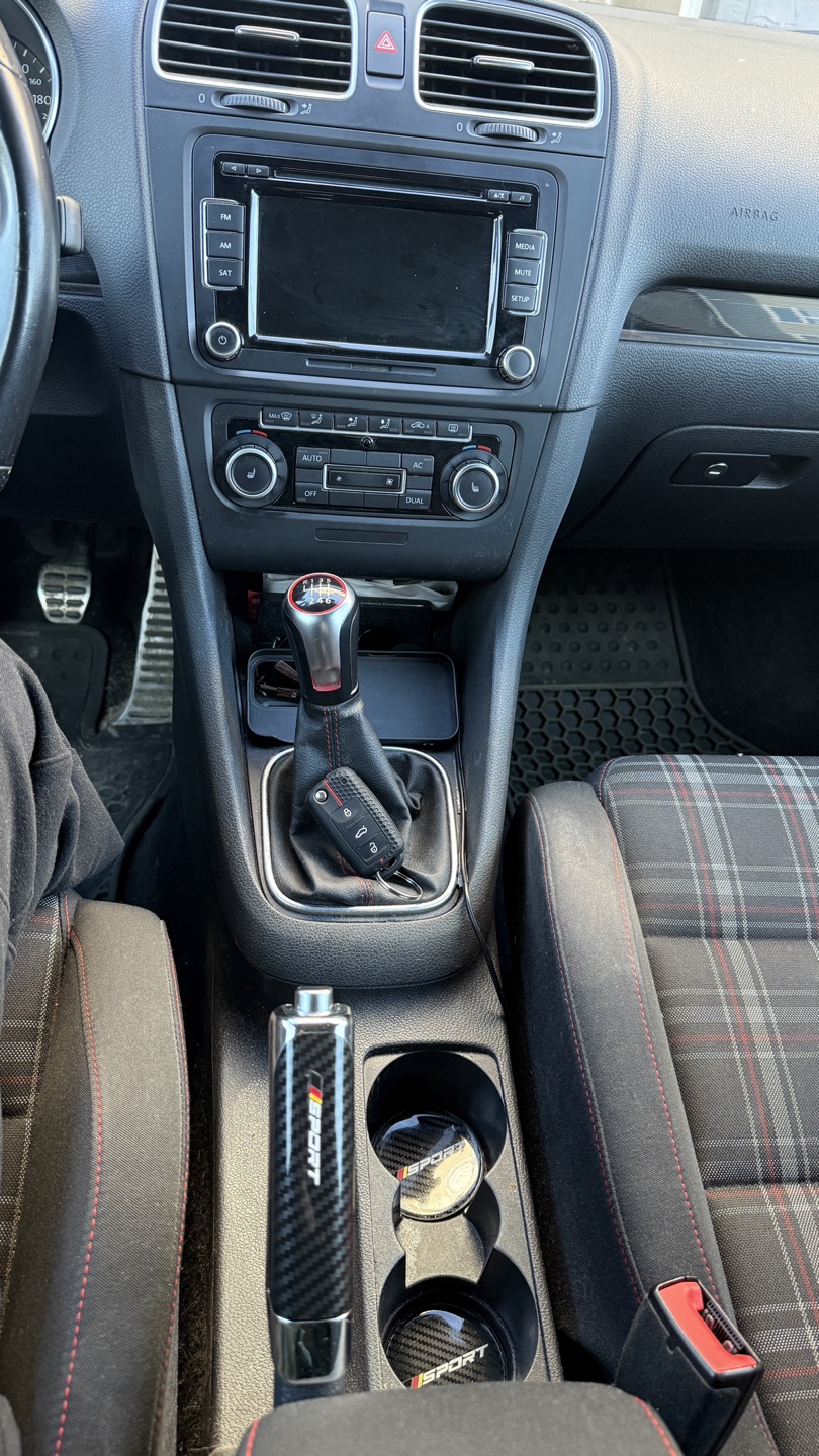 2011 Volkswagen GTI 2-Door - photo 5