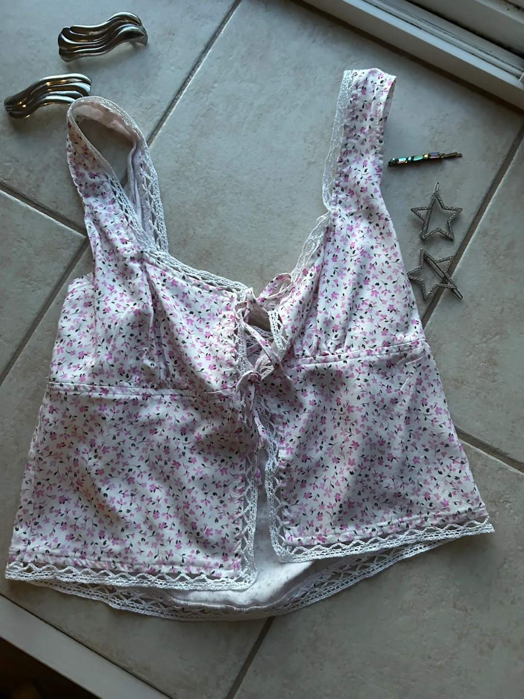 Adorable floral lace-trimmed tank top thumbnail