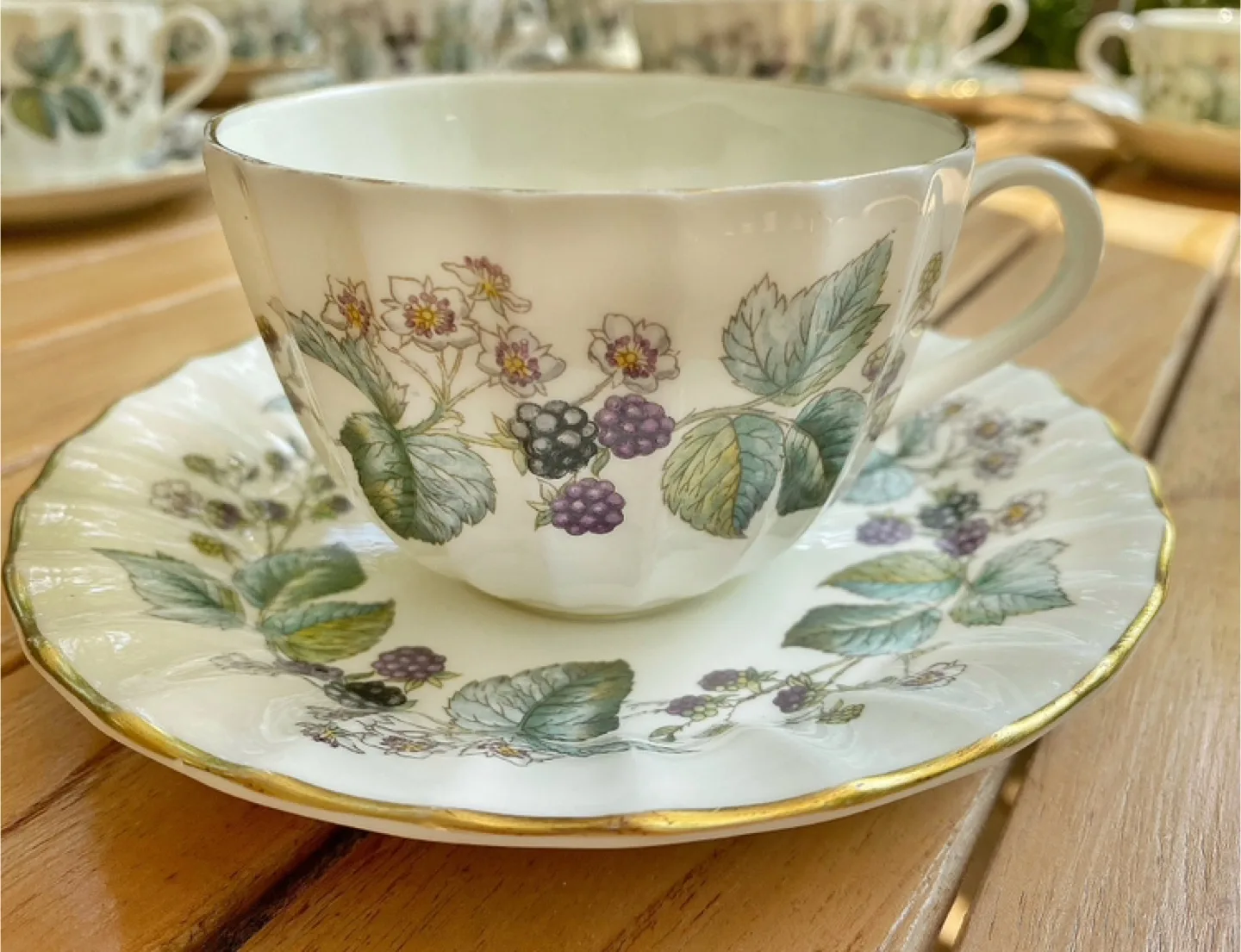 Beautiful Vintage Royal Worcester Lavinia Blackberry Bone China image indicator(4)