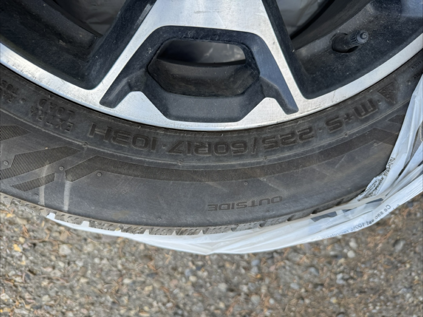 Subaru alloy rim and tire assembly - photo 3