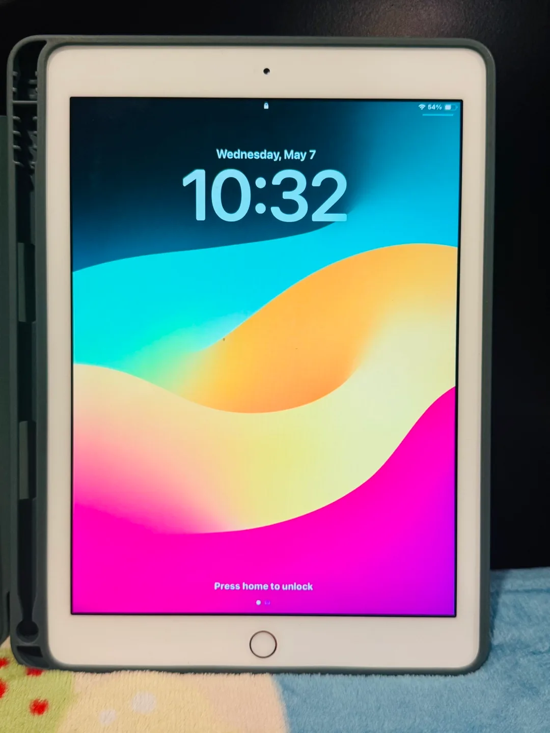 iPad 6th Generation 128GB - Excellent Condition thumbnail
