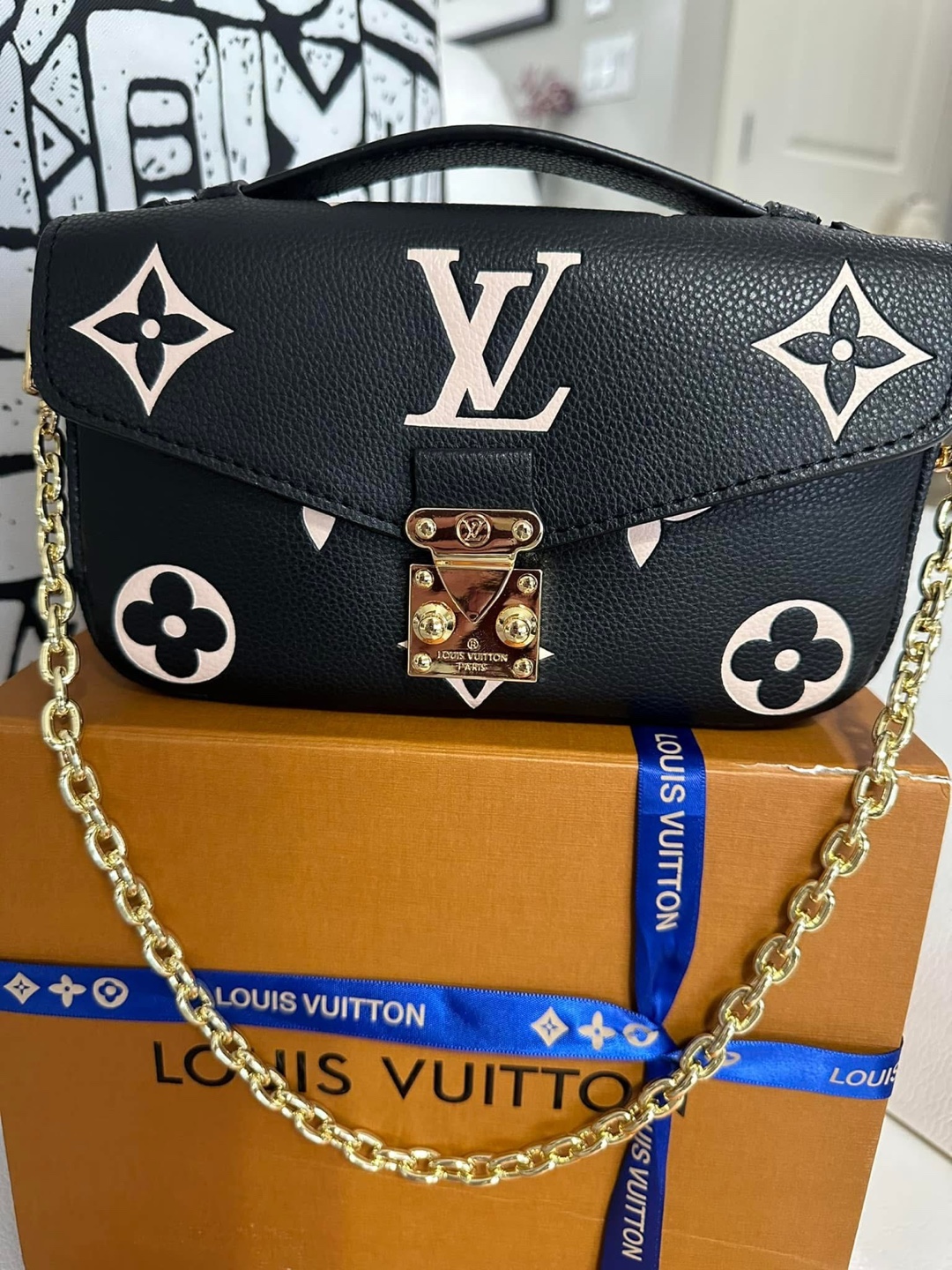 Louis Vuitton Pochette Métis Reverse Monogram Empreinte
