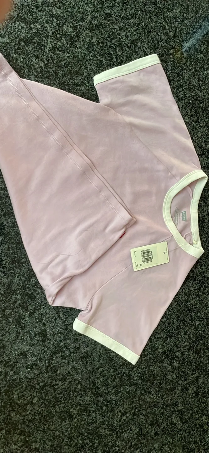 Levi's Women's Lilac T-Shirt Size M - NWT thumbnail