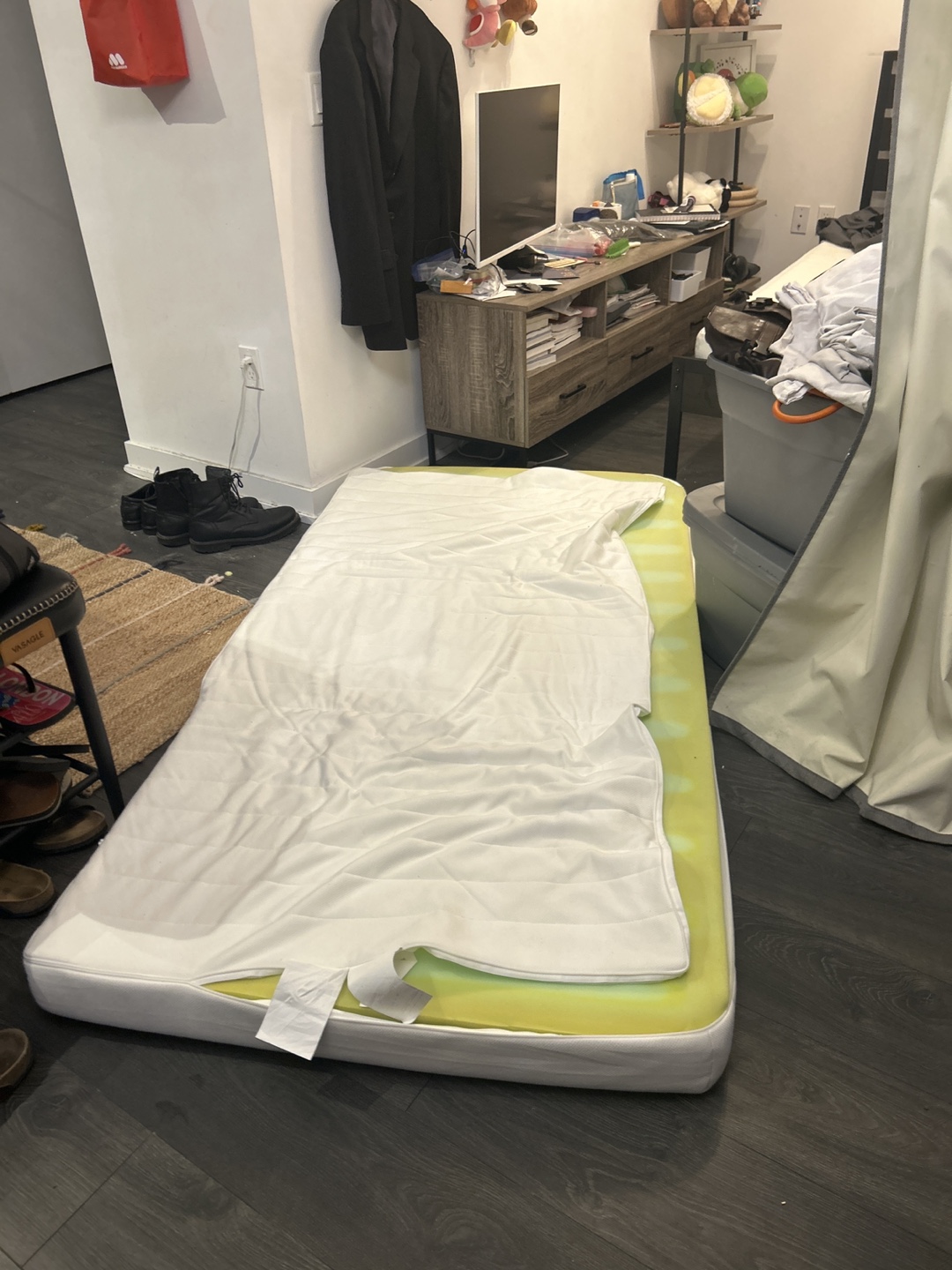 Twin-size bed frame and mattress - photo 2
