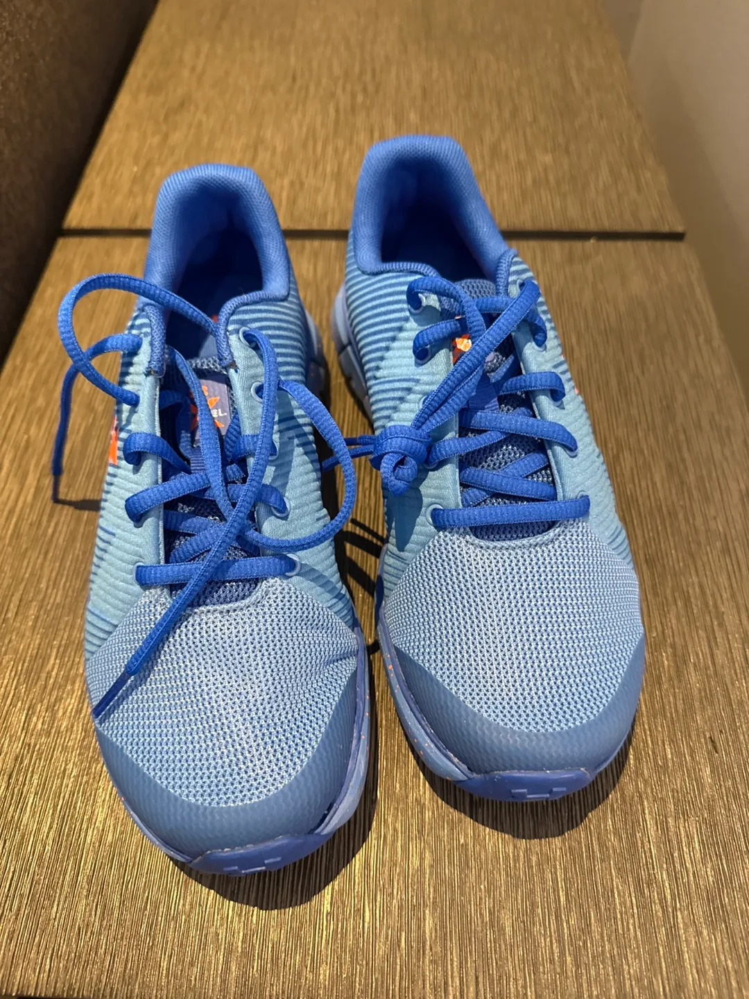 Under Armour Boy‘s Running Shoes - Size 5.5Y image indicator(3)