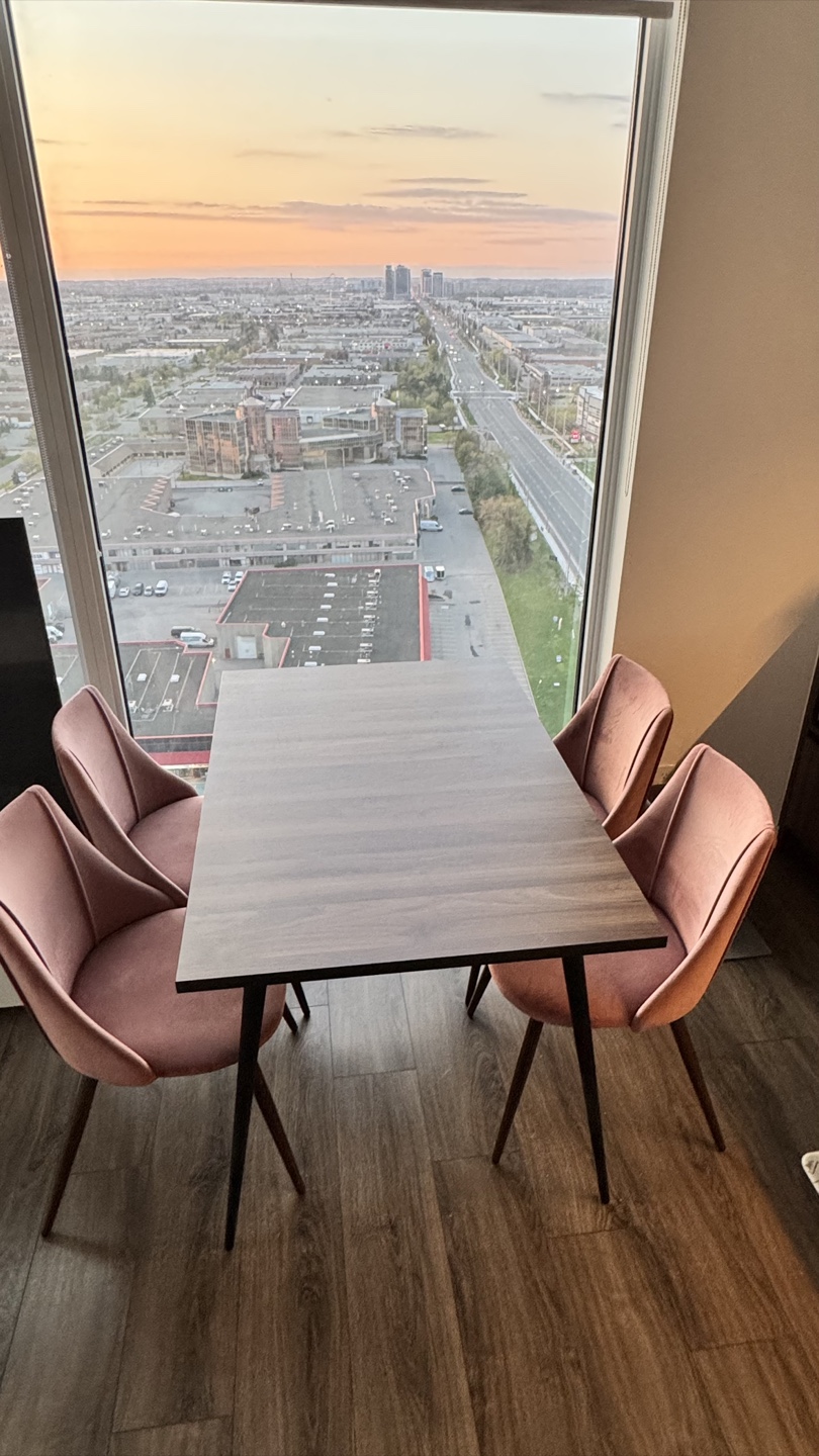 Dining table + 4 chairs