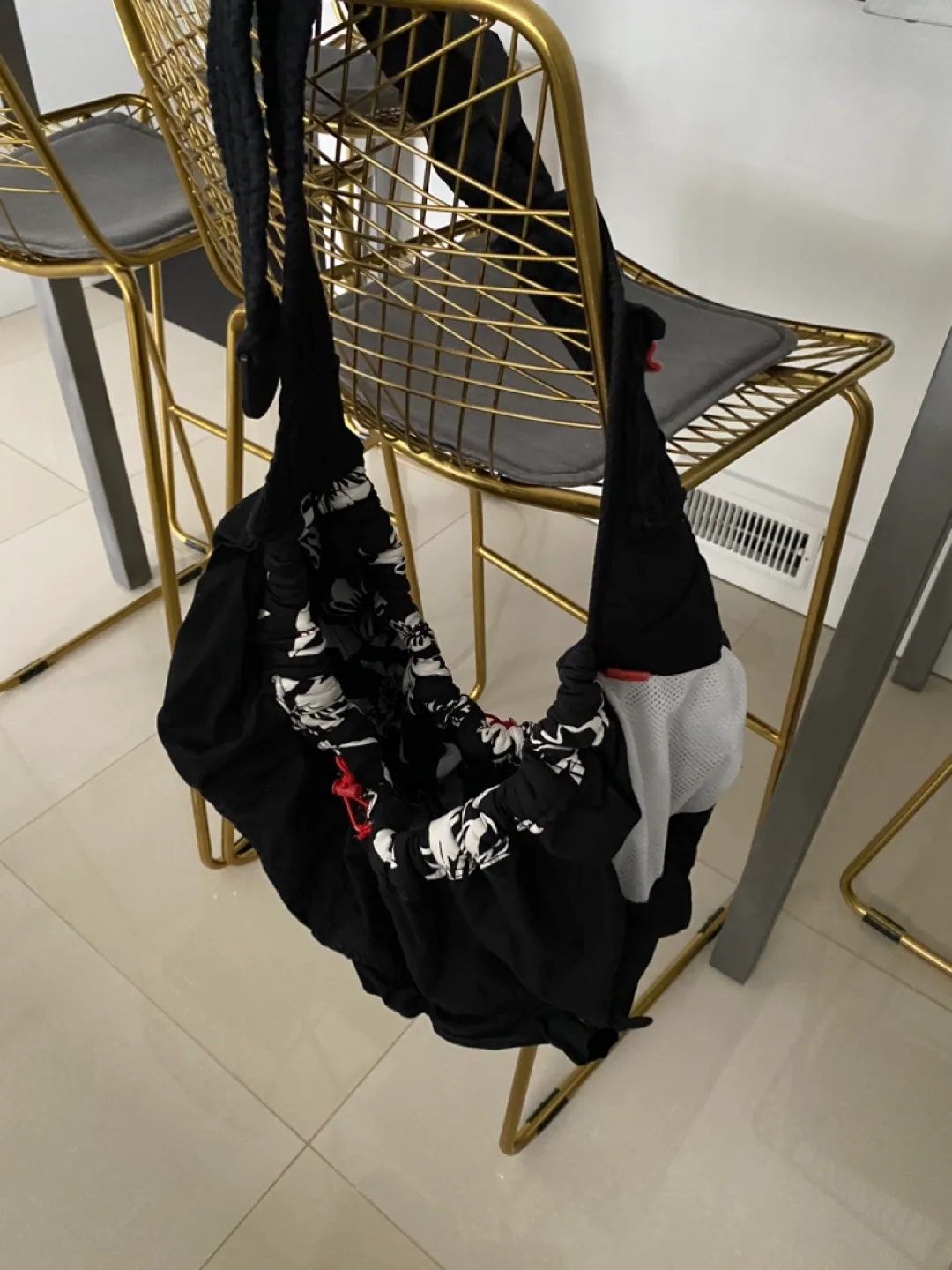 Munchkin Jellybean Cargo Sling Baby Carrier image indicator(3)