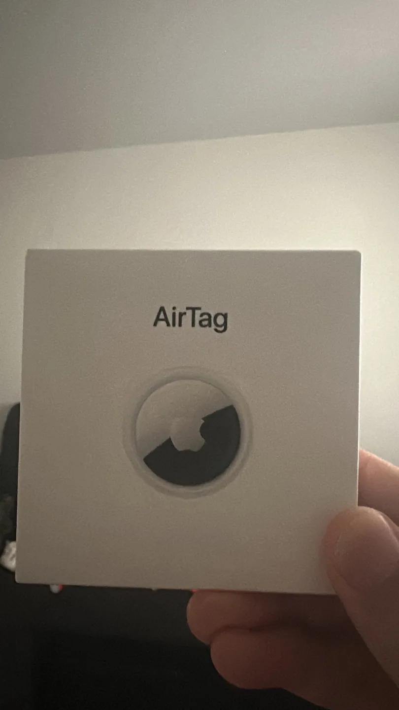 Apple AirTag thumbnail