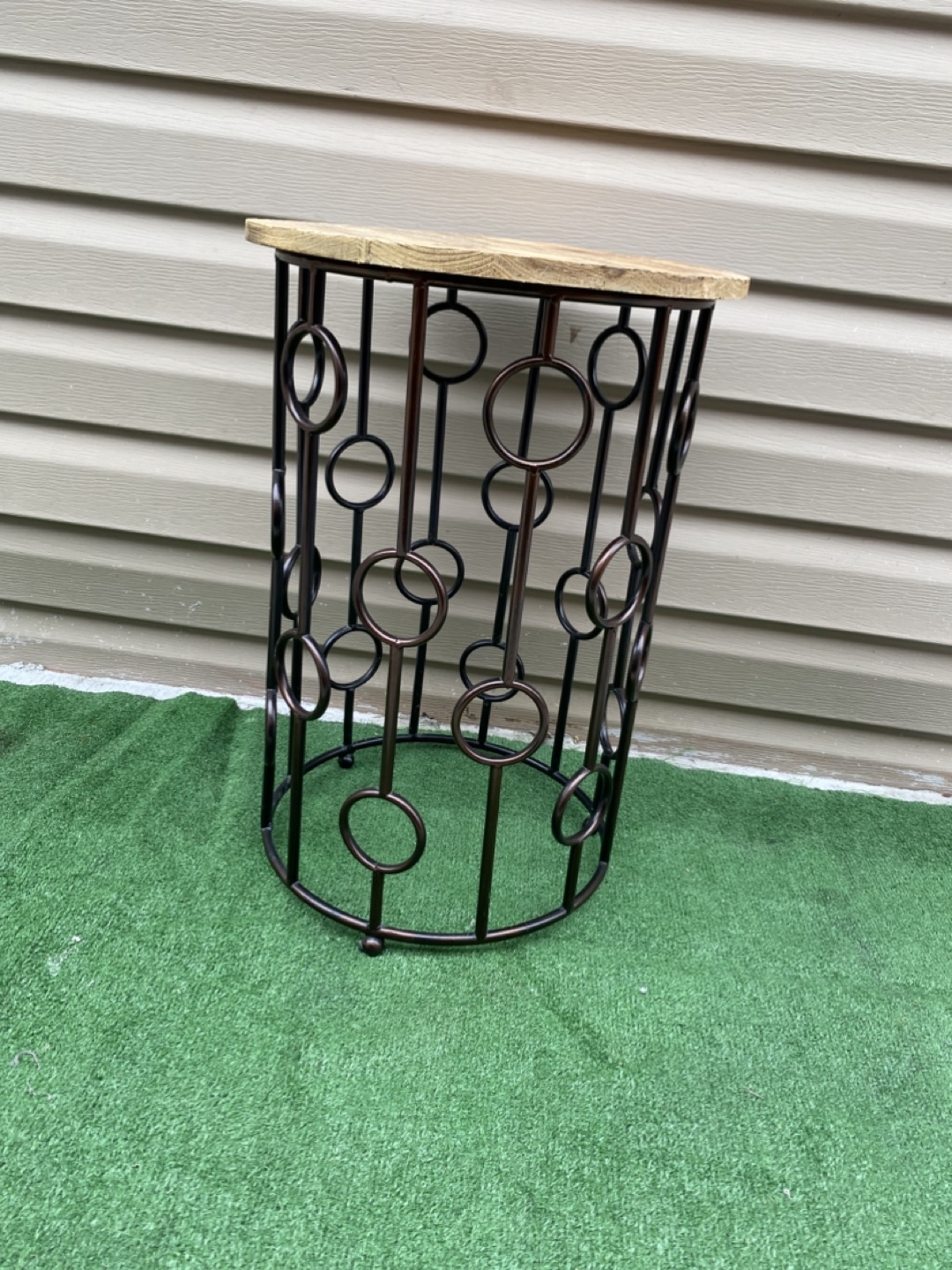 Mid-Century Modern Accent Table - photo 2