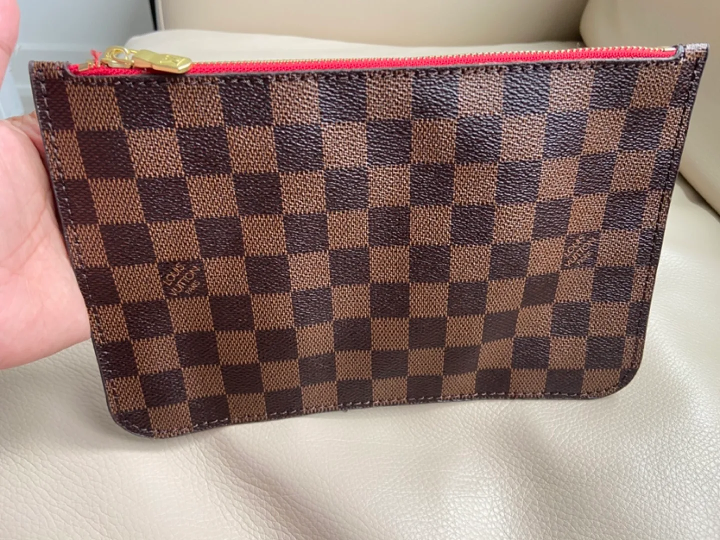 Pouch/ Wristlet image indicator(5)