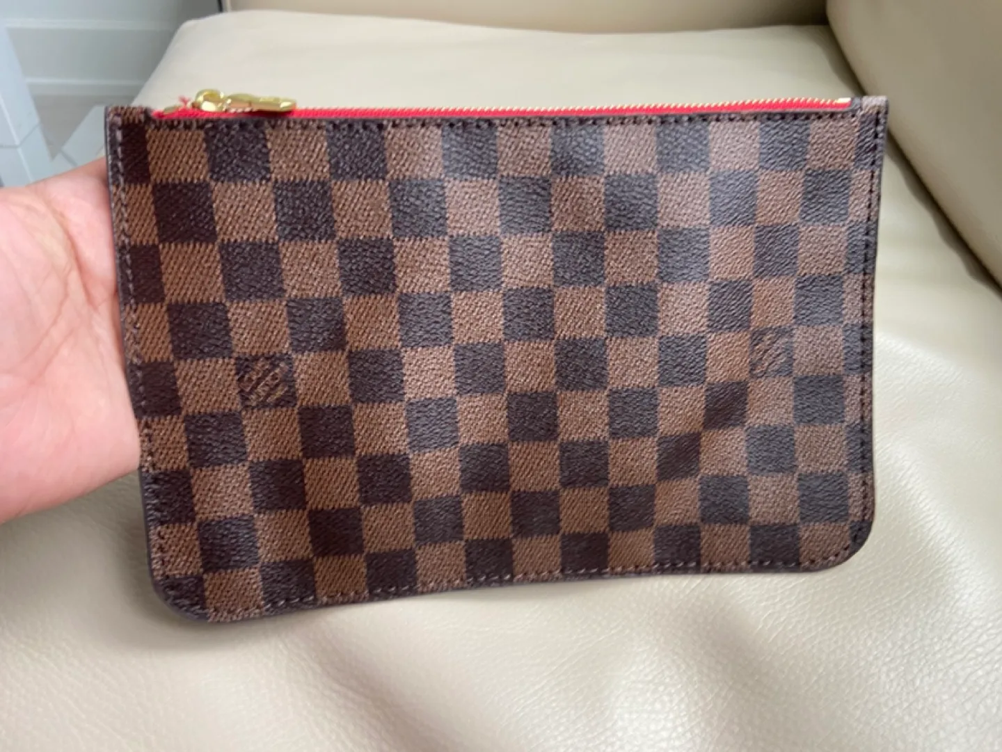 Pouch/ Wristlet image indicator(4)