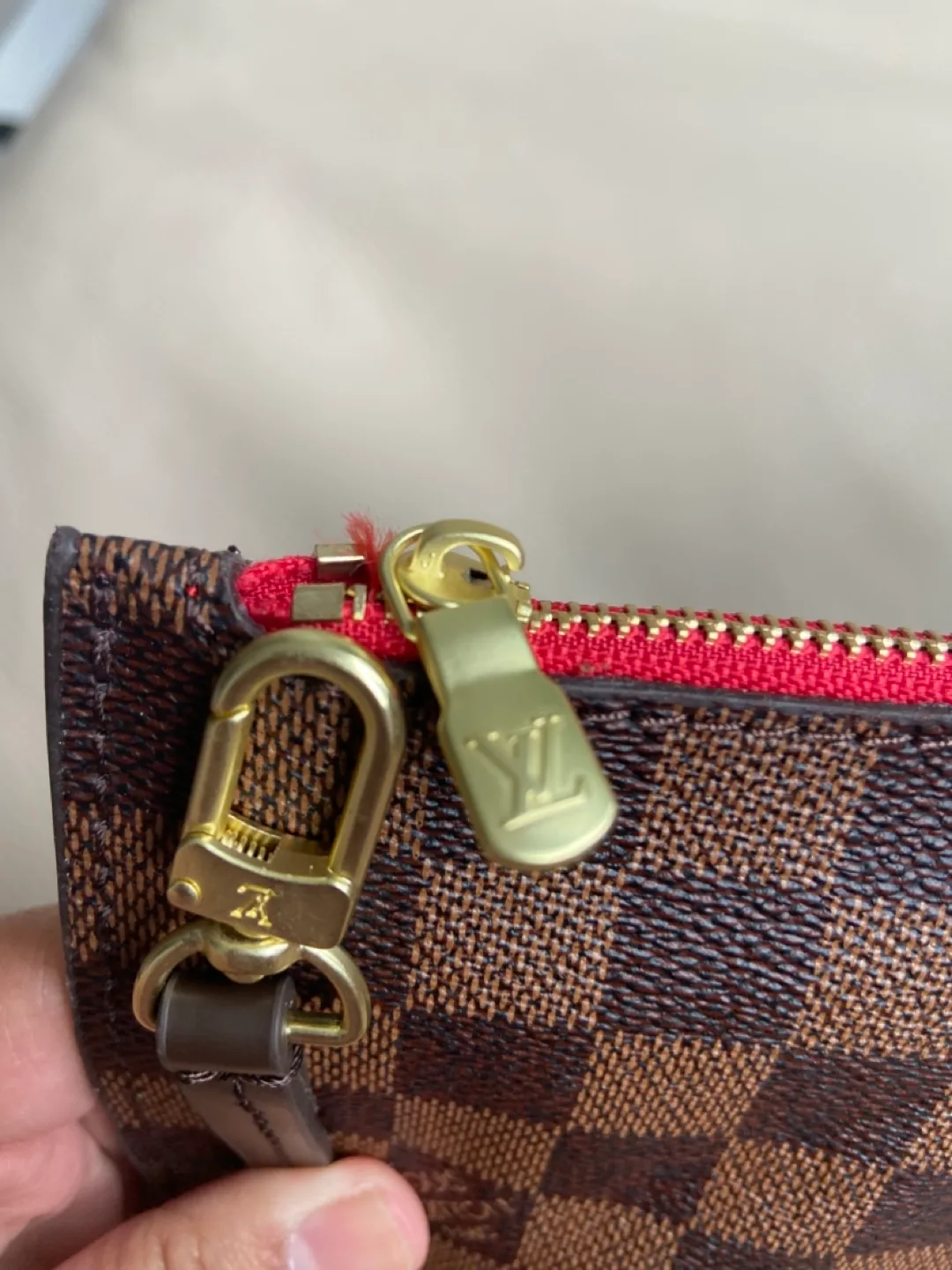 Pouch/ Wristlet image indicator(3)