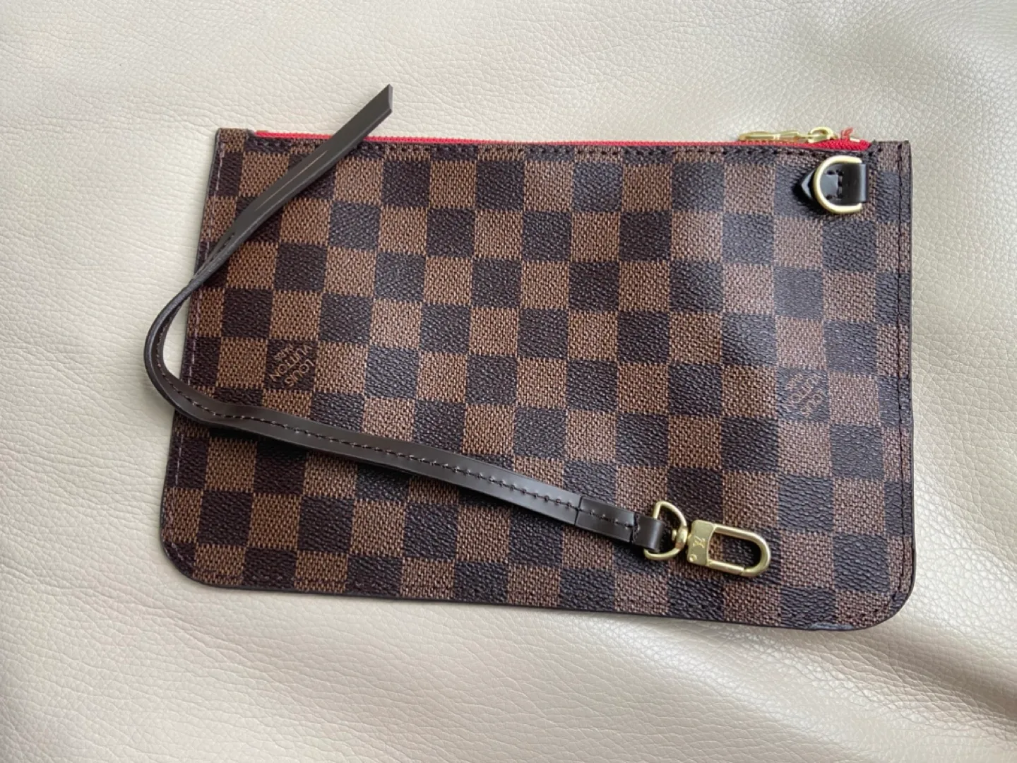 Pouch/ Wristlet image indicator(2)