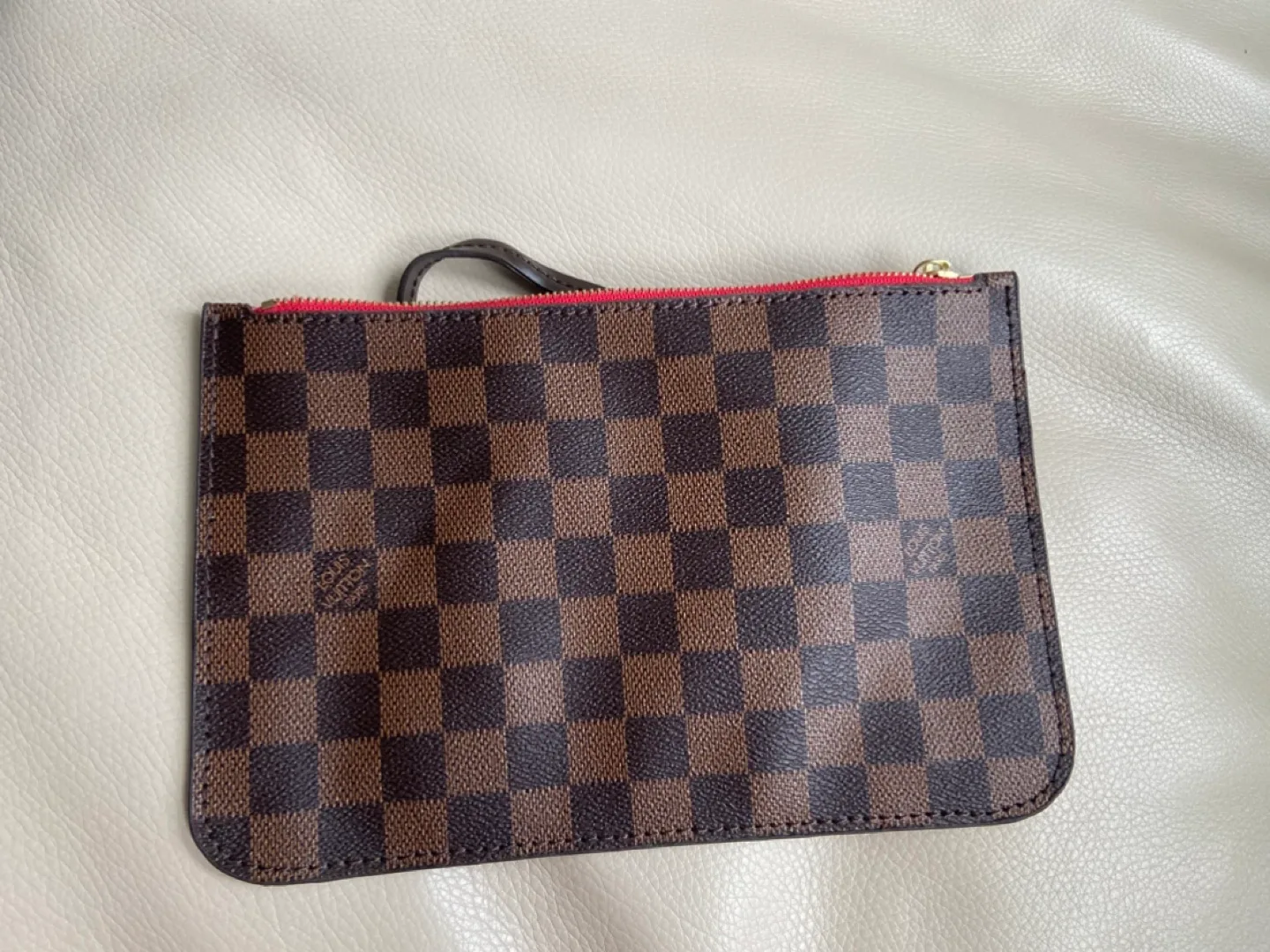 Pouch/ Wristlet image indicator(7)