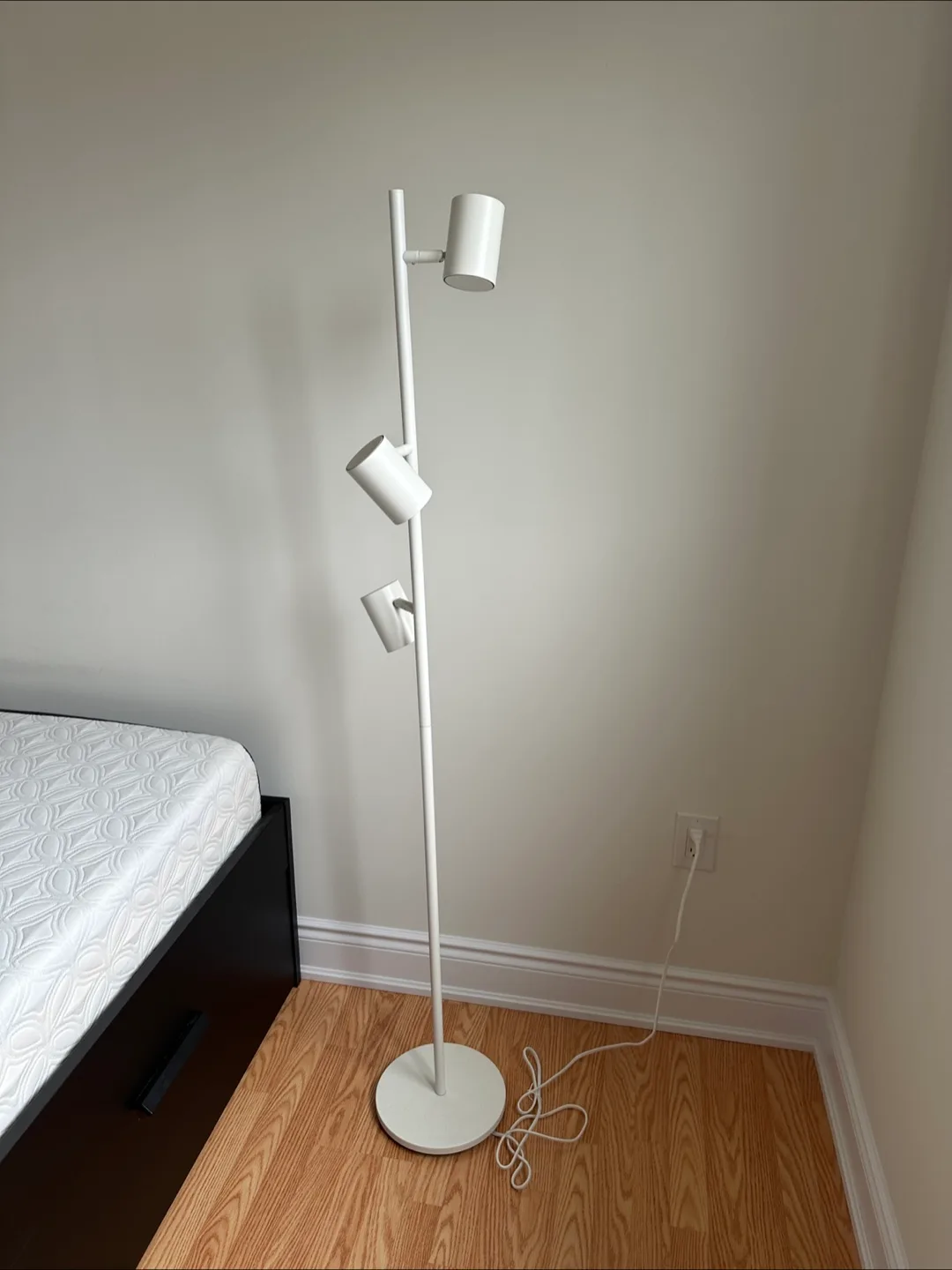 Sealy King size Mattress & frame image indicator(3)