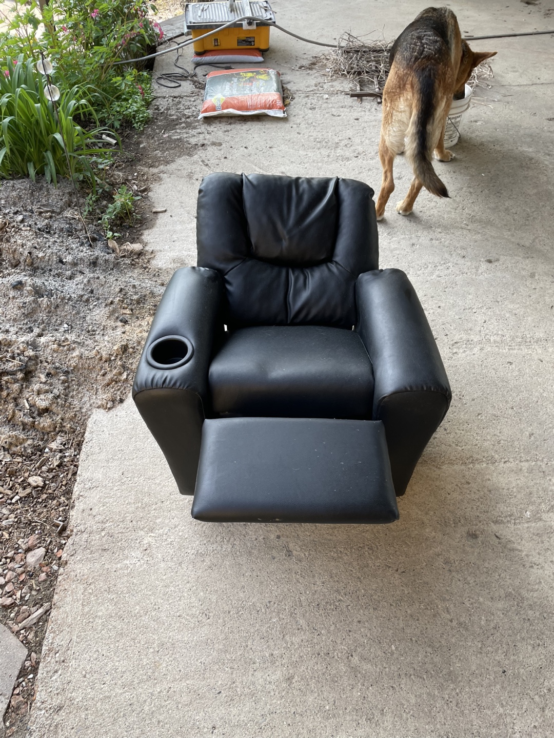 Kids' Black Recliner with Cup Holder - photo 2