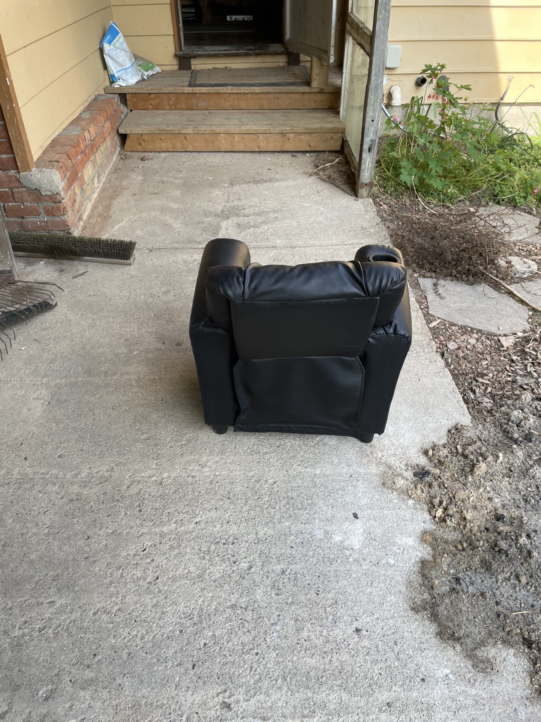 Kids' Black Recliner with Cup Holder - photo 4