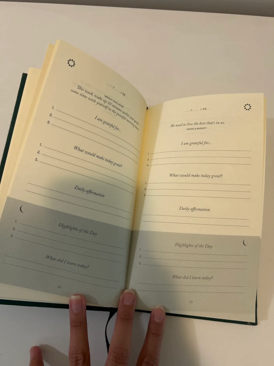 NEW The Five Minute Journal -  Green Hardcover image indicator(3)