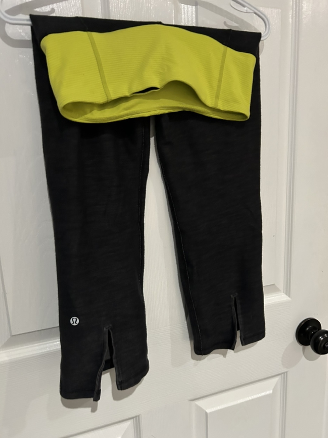 Lululemon Black & Chartreuse Crops with Built-in Bra - photo 2