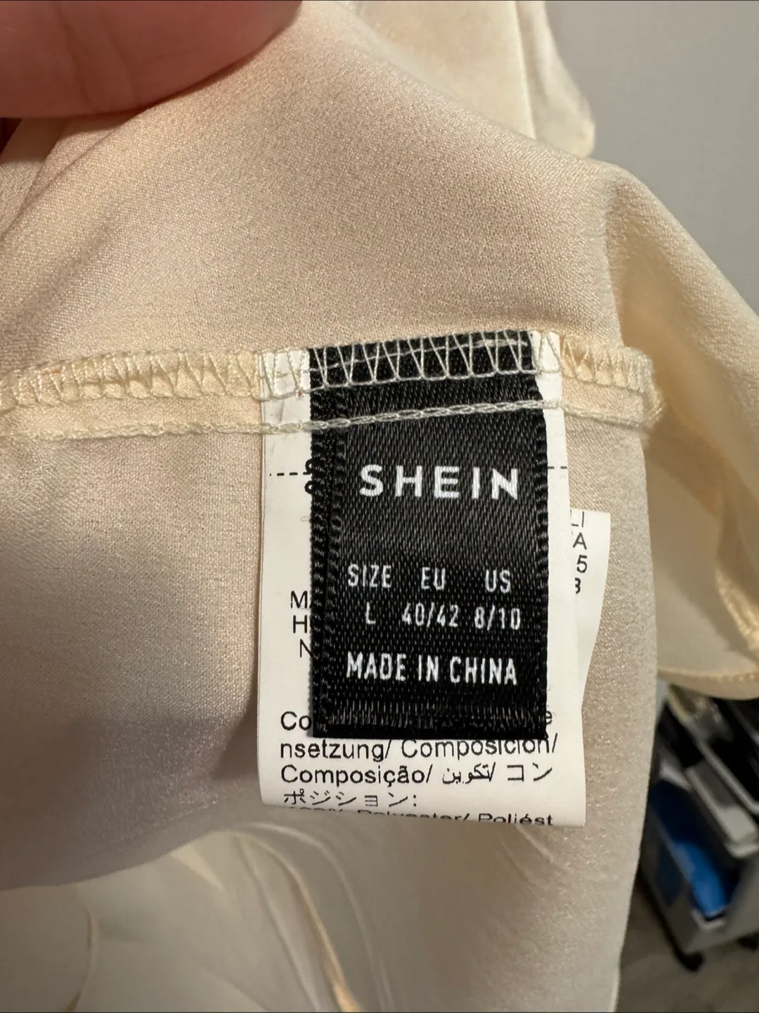 Cream-coloured Satin Mock Neck Blouse - Size L image indicator(3)