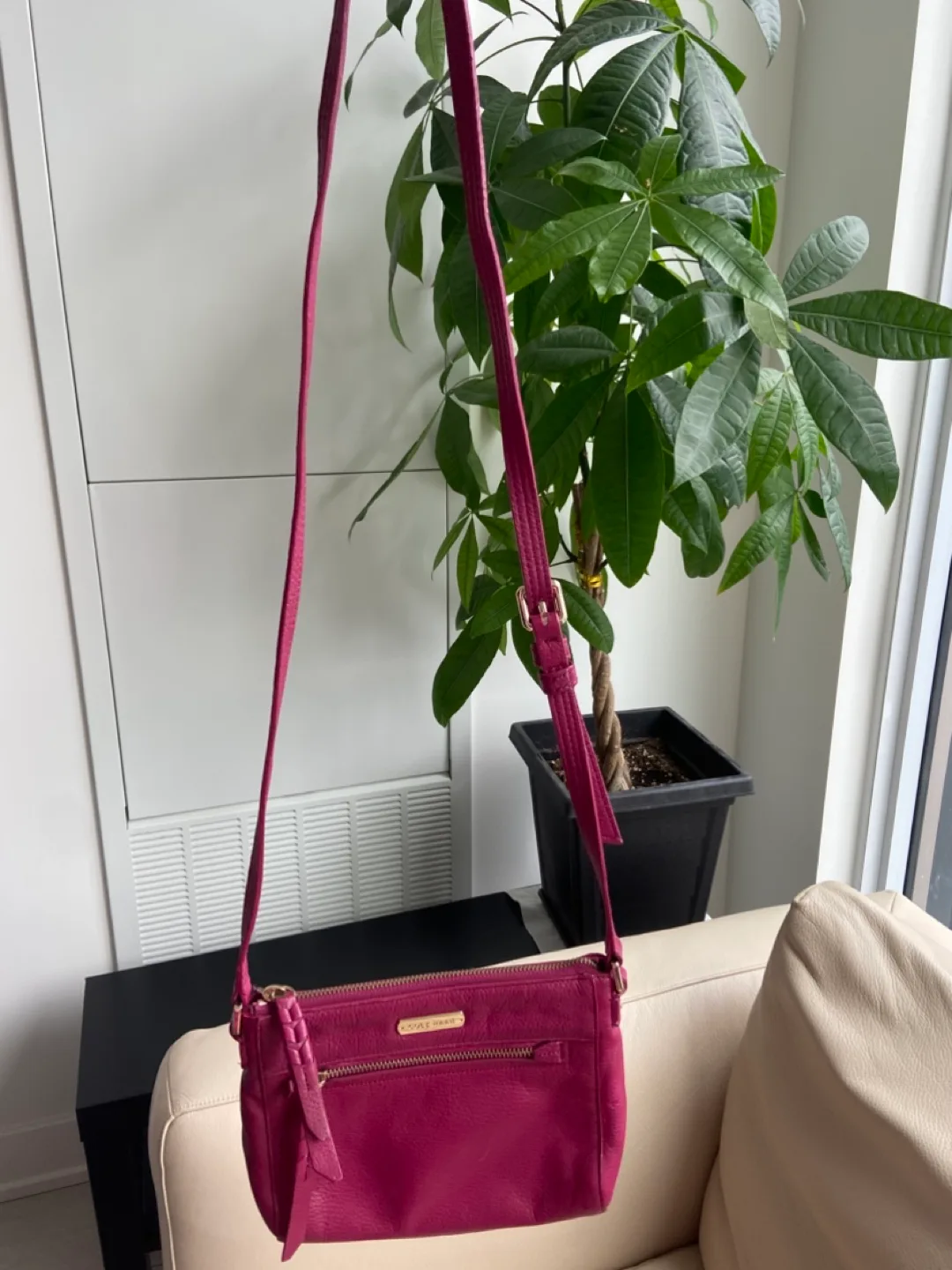 Beautiful Cole Haan Leather Crossbody Bag image indicator(5)