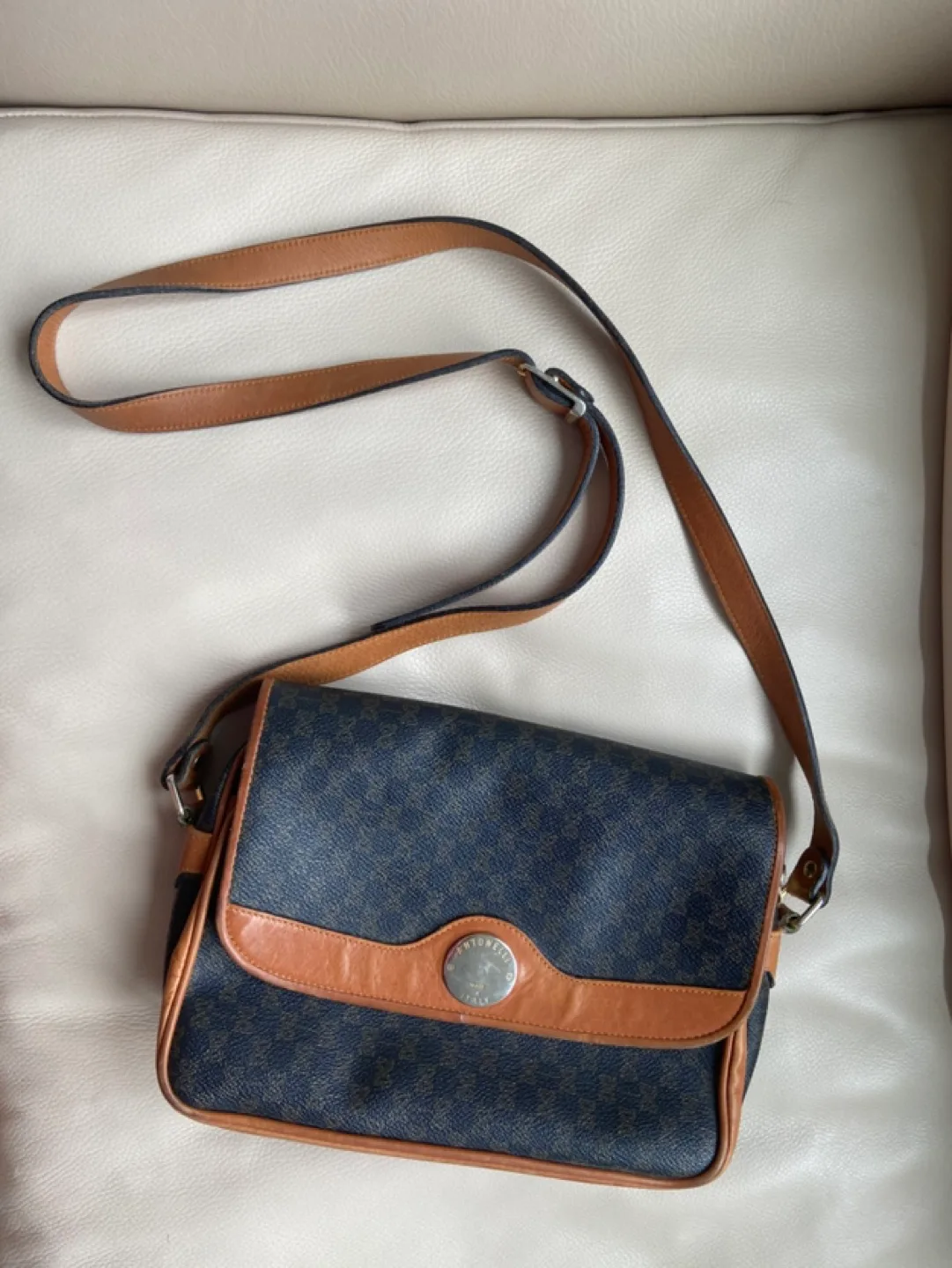 Authentic Genuine Leather  Antoniellli Shoulder Bag thumbnail