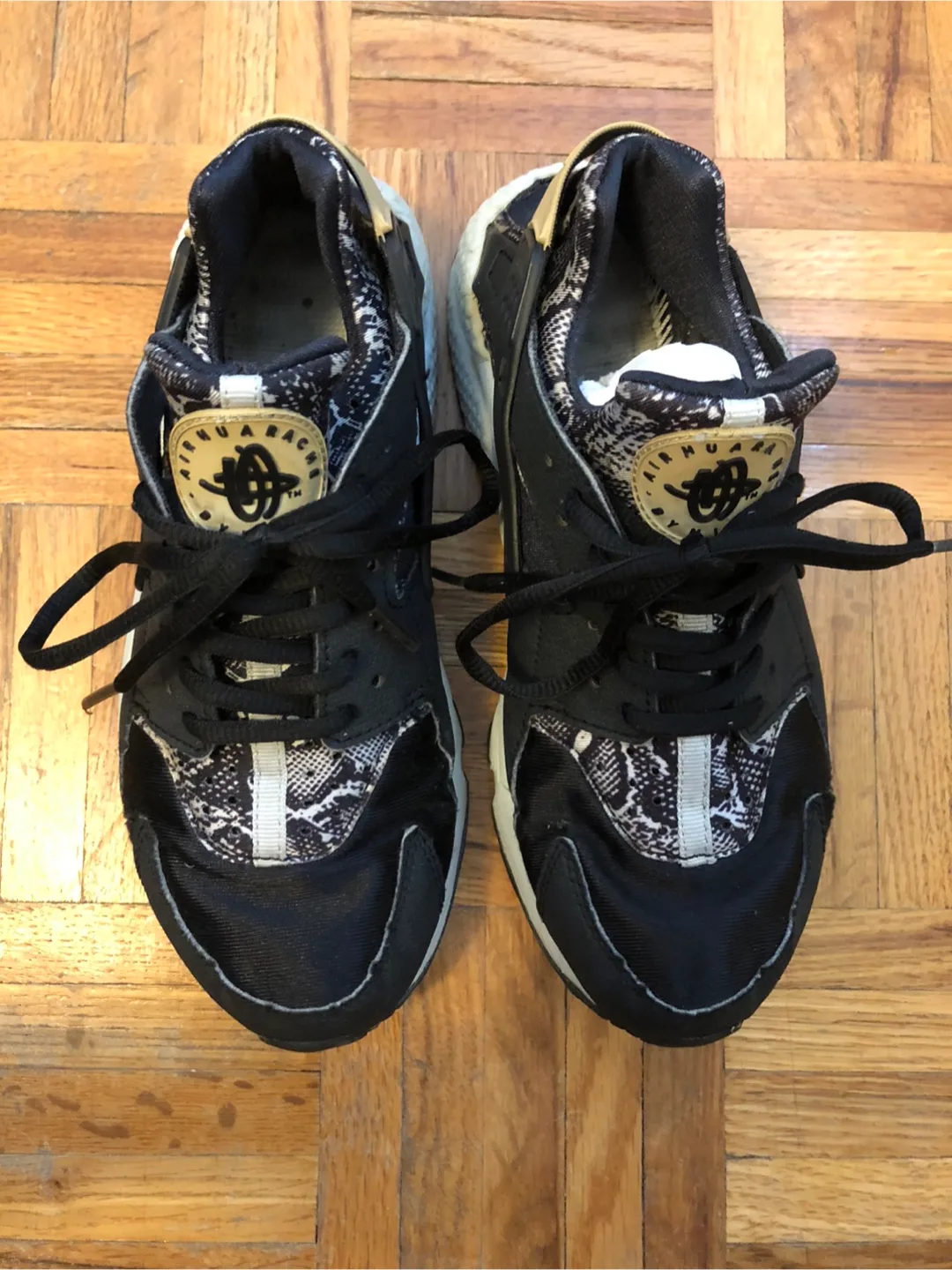 🧡Nike Air Huarache Snakeskin Print Sneakers image indicator(5)