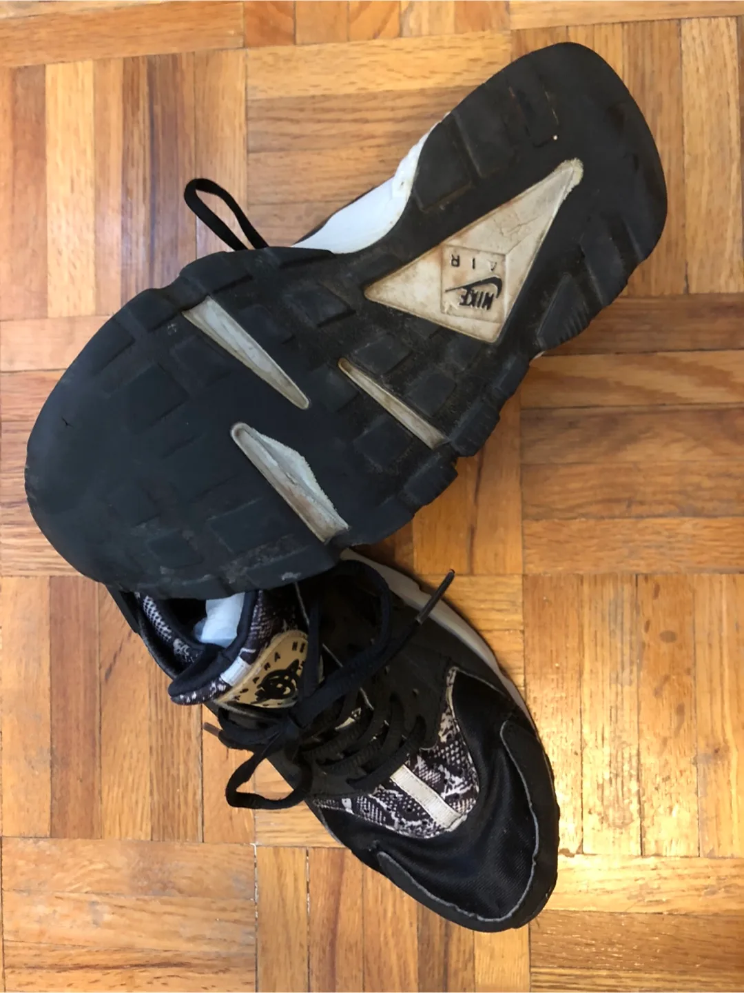 🧡Nike Air Huarache Snakeskin Print Sneakers image indicator(3)